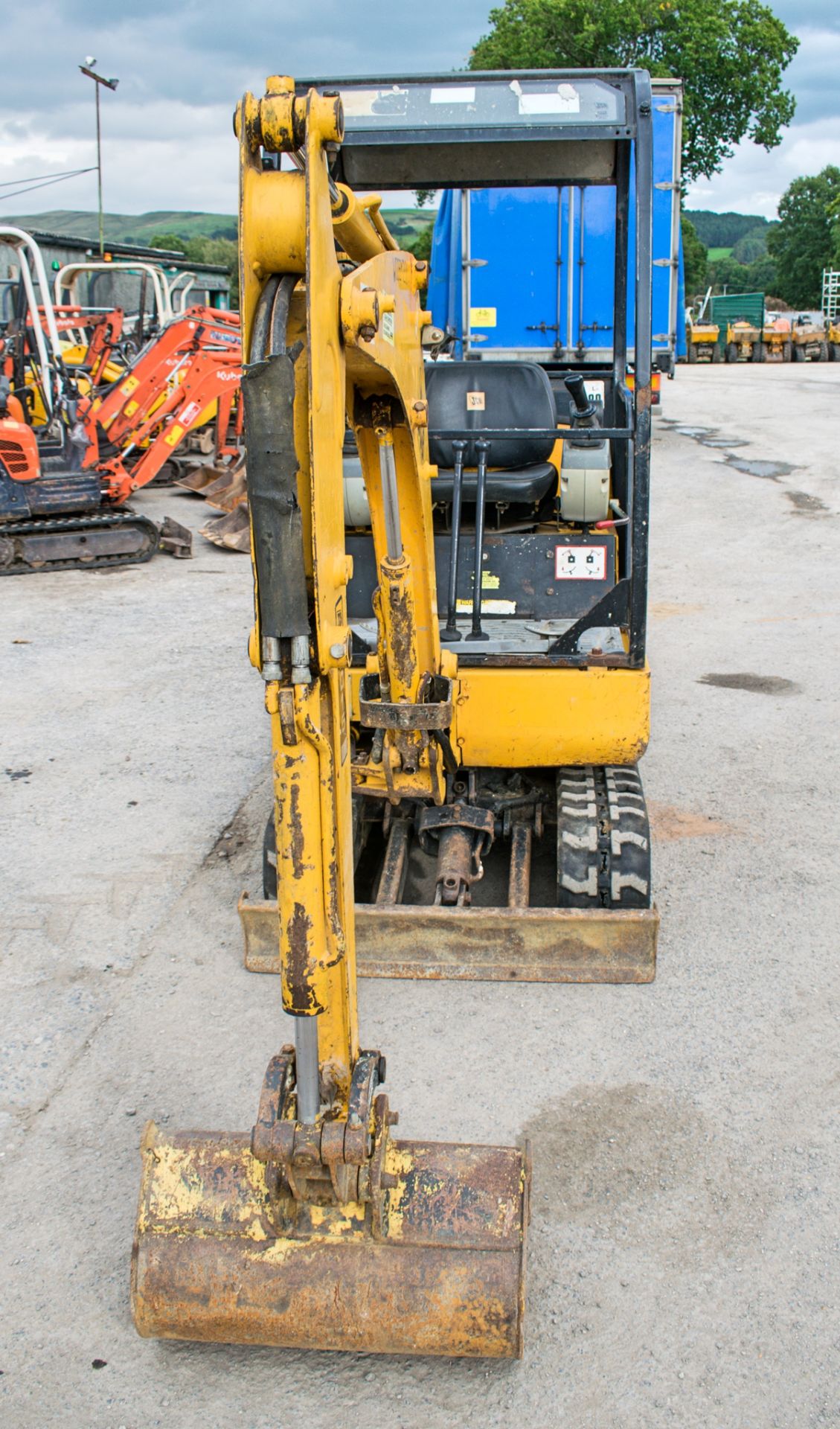 JCB 8015 1.5 tonne rubber tracked mini excavator Year: 2004 S/N: 1020938 Recorded Hours: 3541 - Bild 5 aus 12