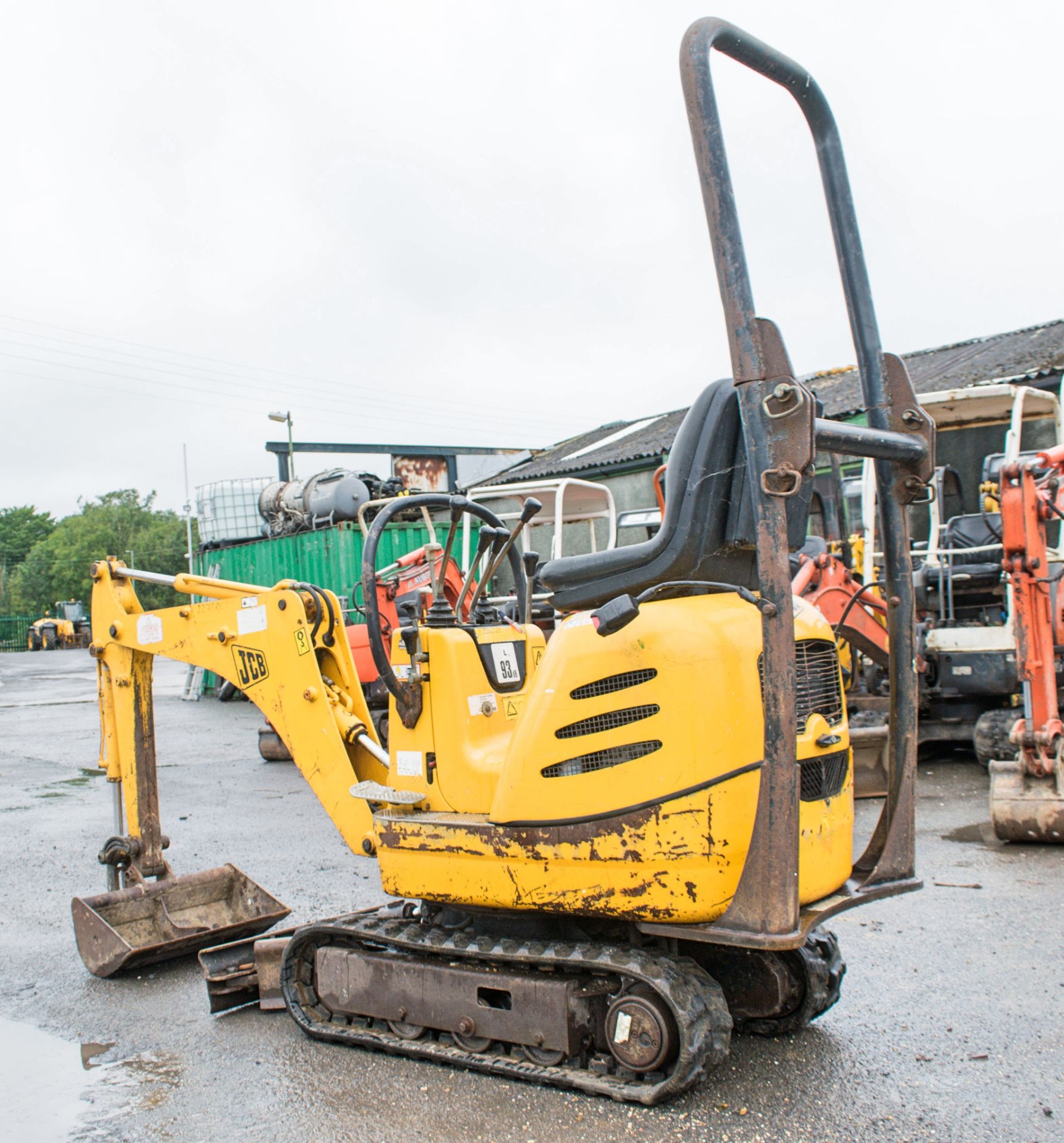 JCB 8008 0.8 tonne rubber tracked micro excavator Year: 2006 S/N: 1148840 Recorded Hours: 747 blade, - Image 3 of 12