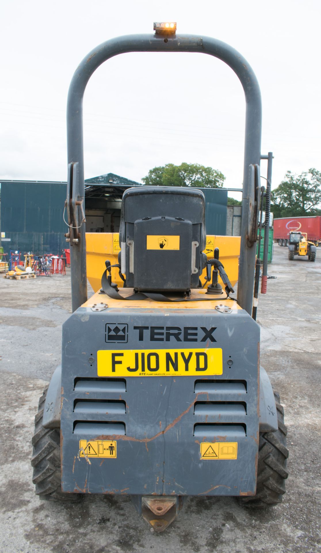 TEREX TA2SE high tip swivel skip dumper Year: 2010 S/N: 3MP1594 Recorded hours: hour clock not - Image 3 of 13