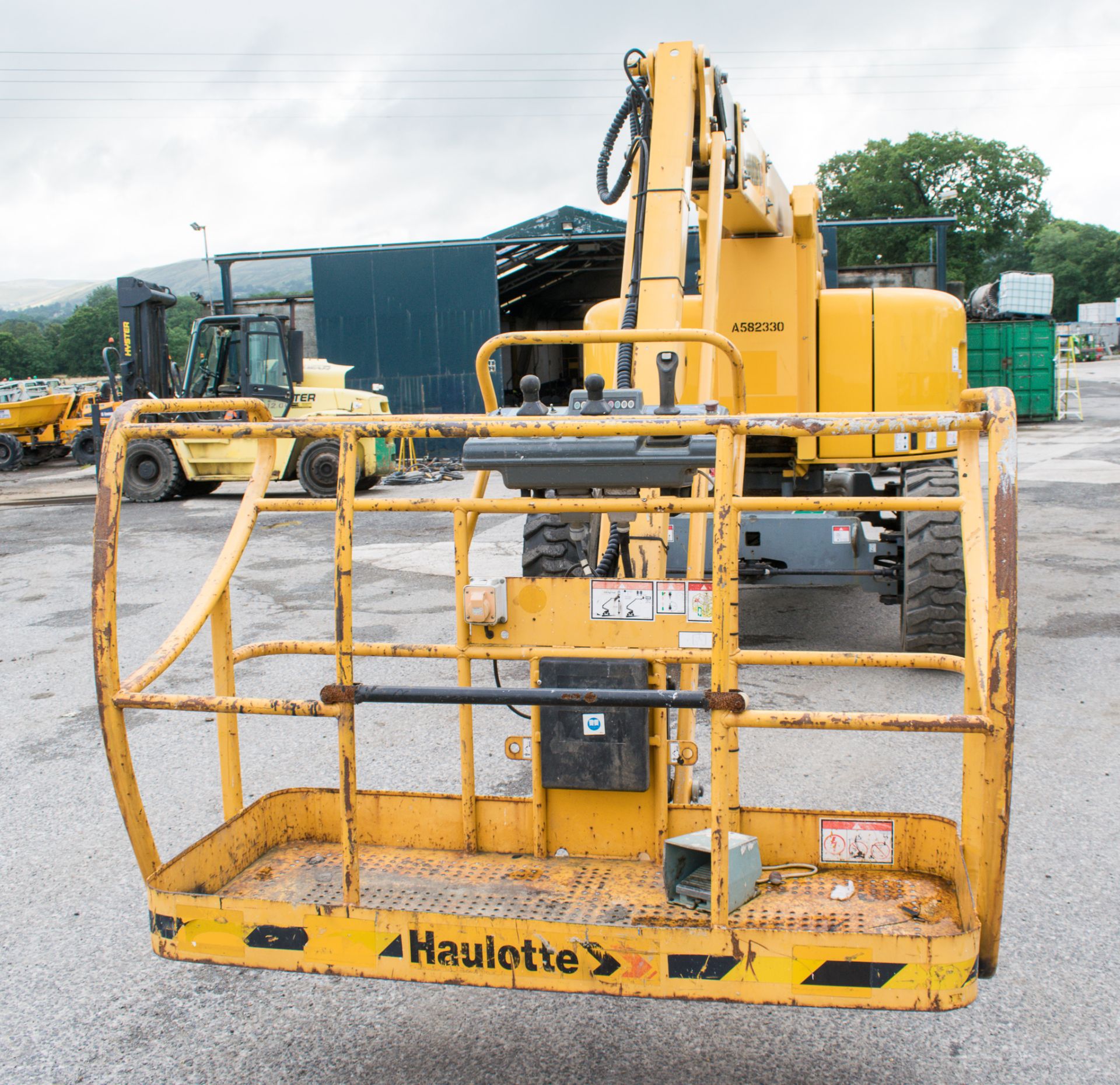 HAULOTTE HA20PX diesel driven articulated boom lift access platform Year: 2012 S/N: AD400588 - Image 5 of 14