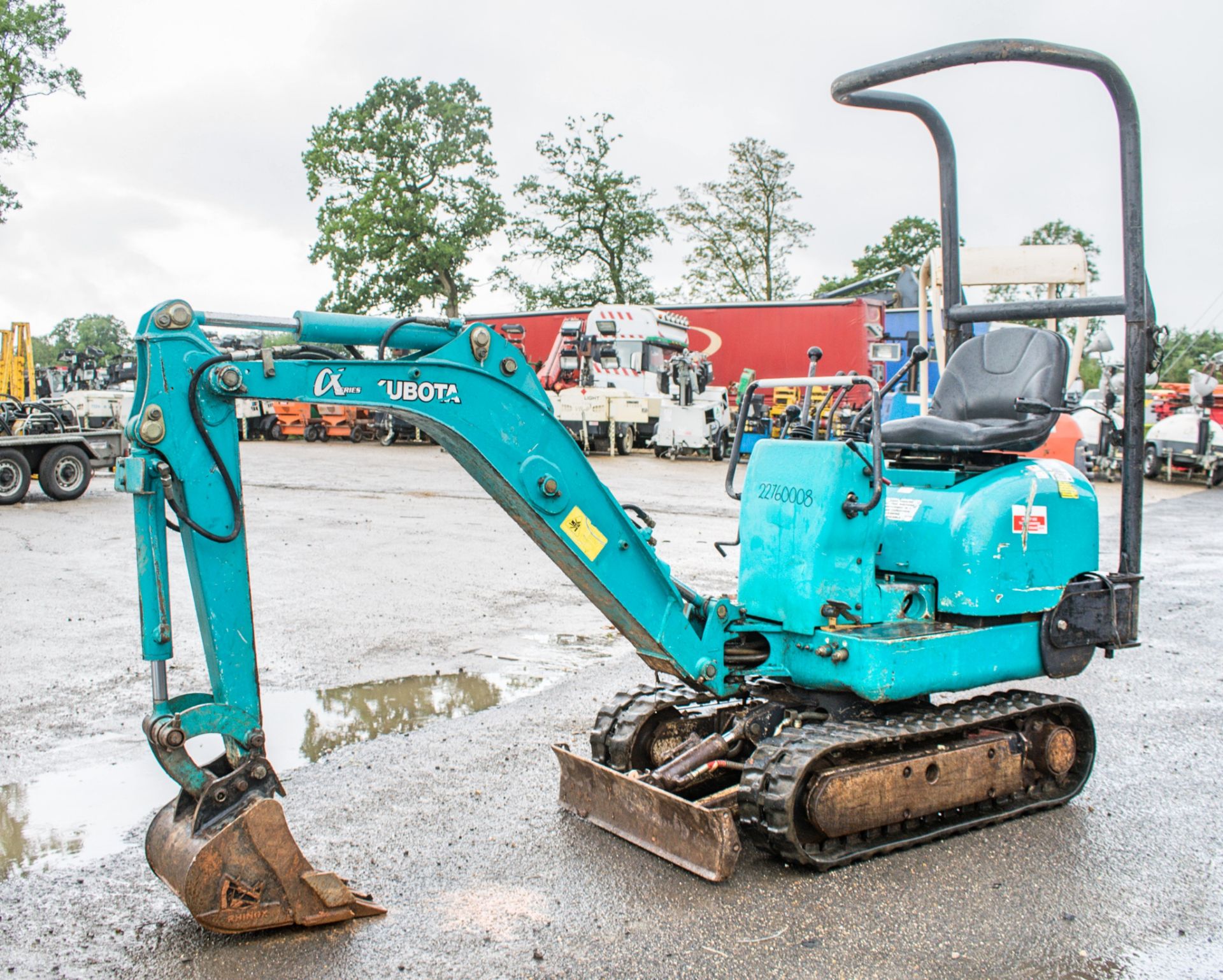 Kubota K008 0.8 tonne rubber tracked excavator Year: S/N: Recorded Hours: 3423 blade, expandable