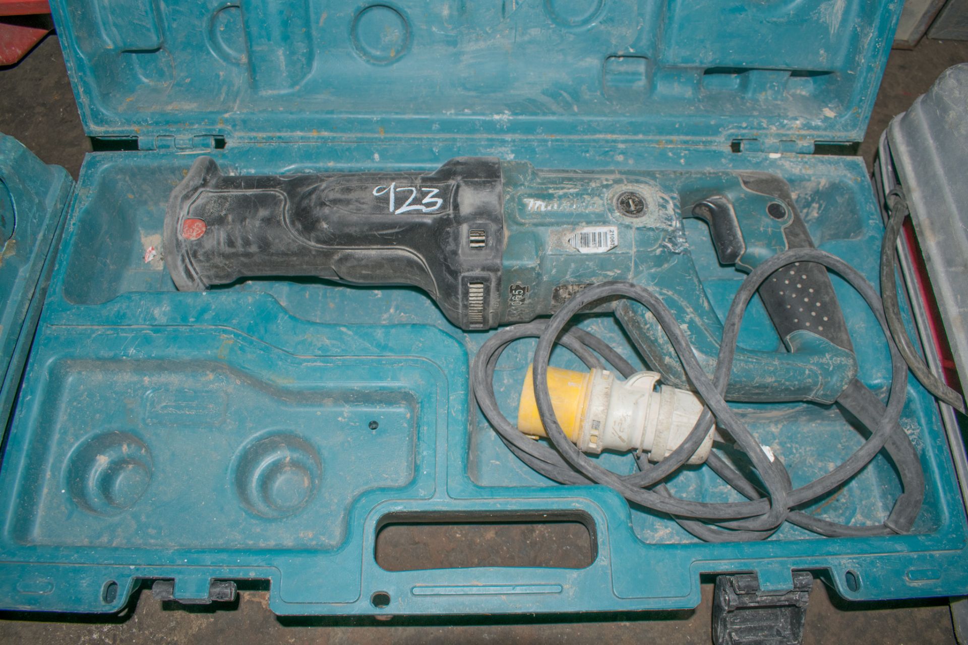 Makita 110v reciprocating saw c/w carry case