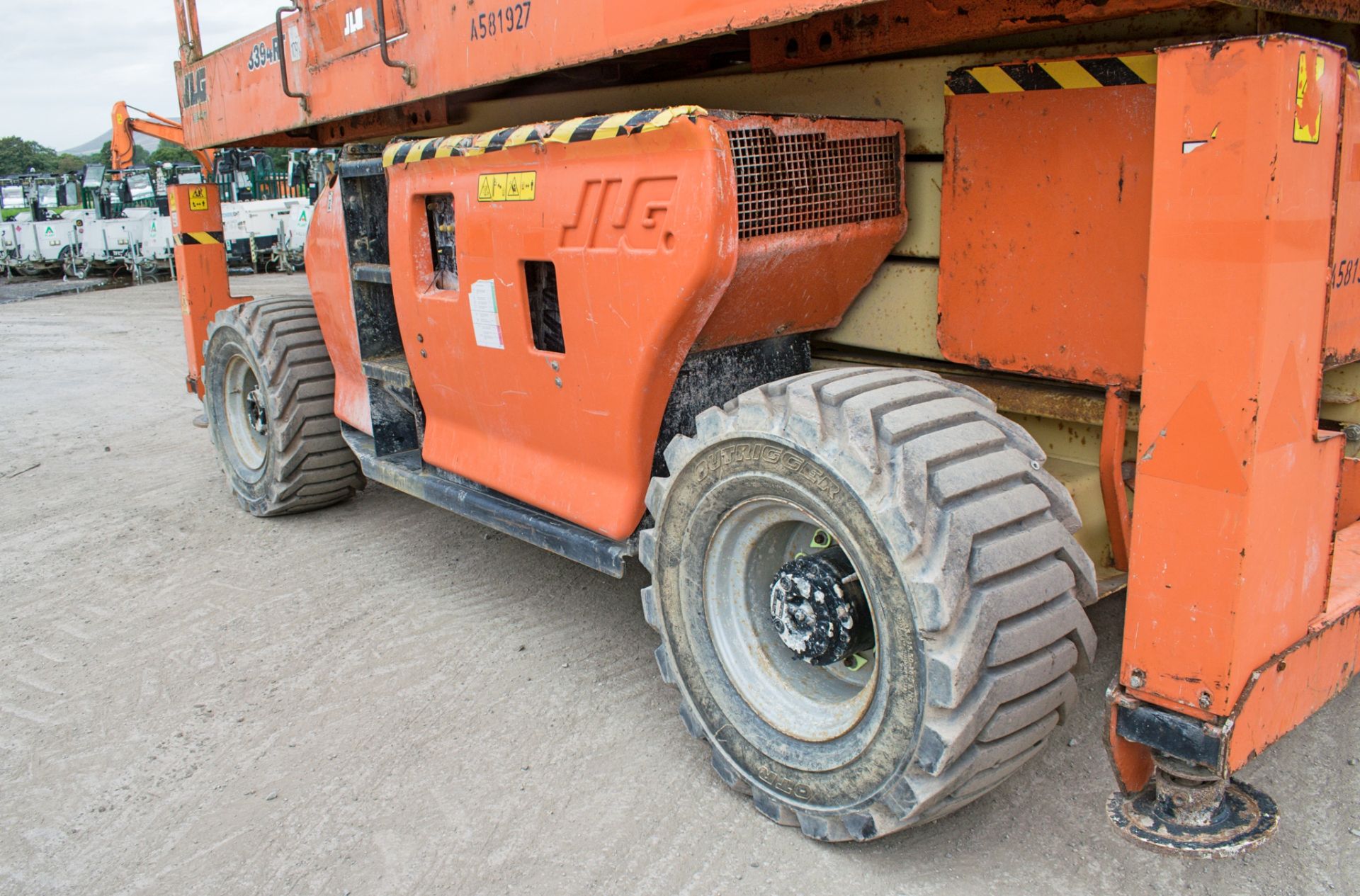 JLG 3594RT diesel driven 4x4 scissor lift Year: 2012 S/N: 210712 Recorded Hours: 641 A581927 - Image 9 of 14