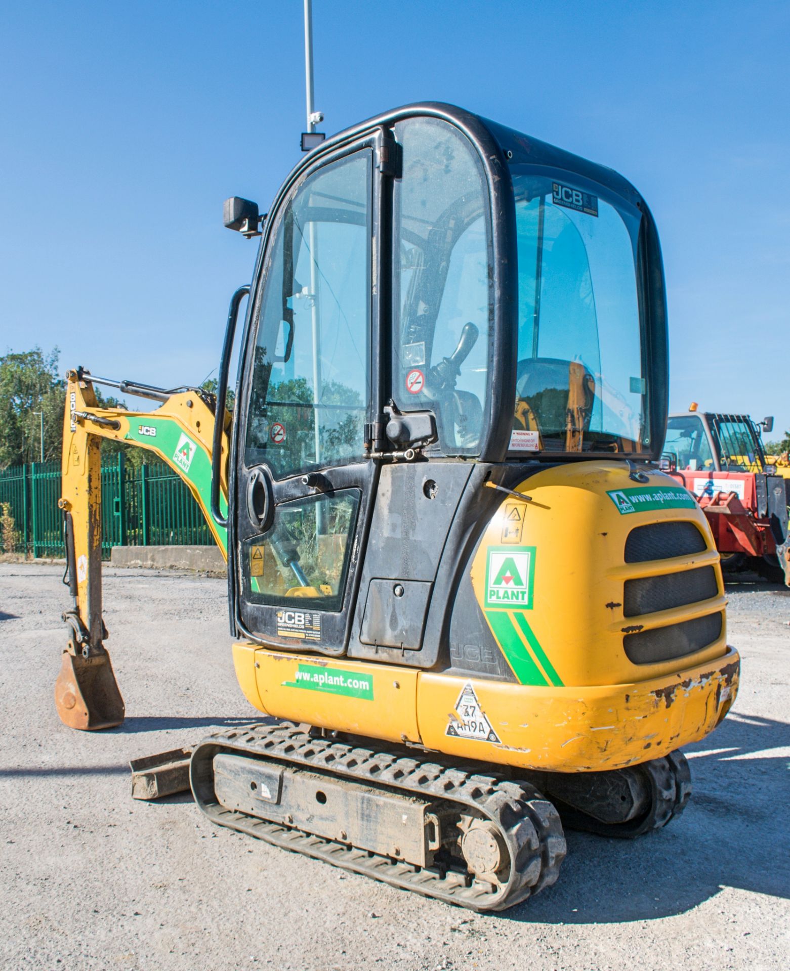 JCB 8016 CTS 1.5 tonne rubber tracked mini excavator Year: 2013 S/N: 2071381 Recorded Hours: 1654 - Image 3 of 15