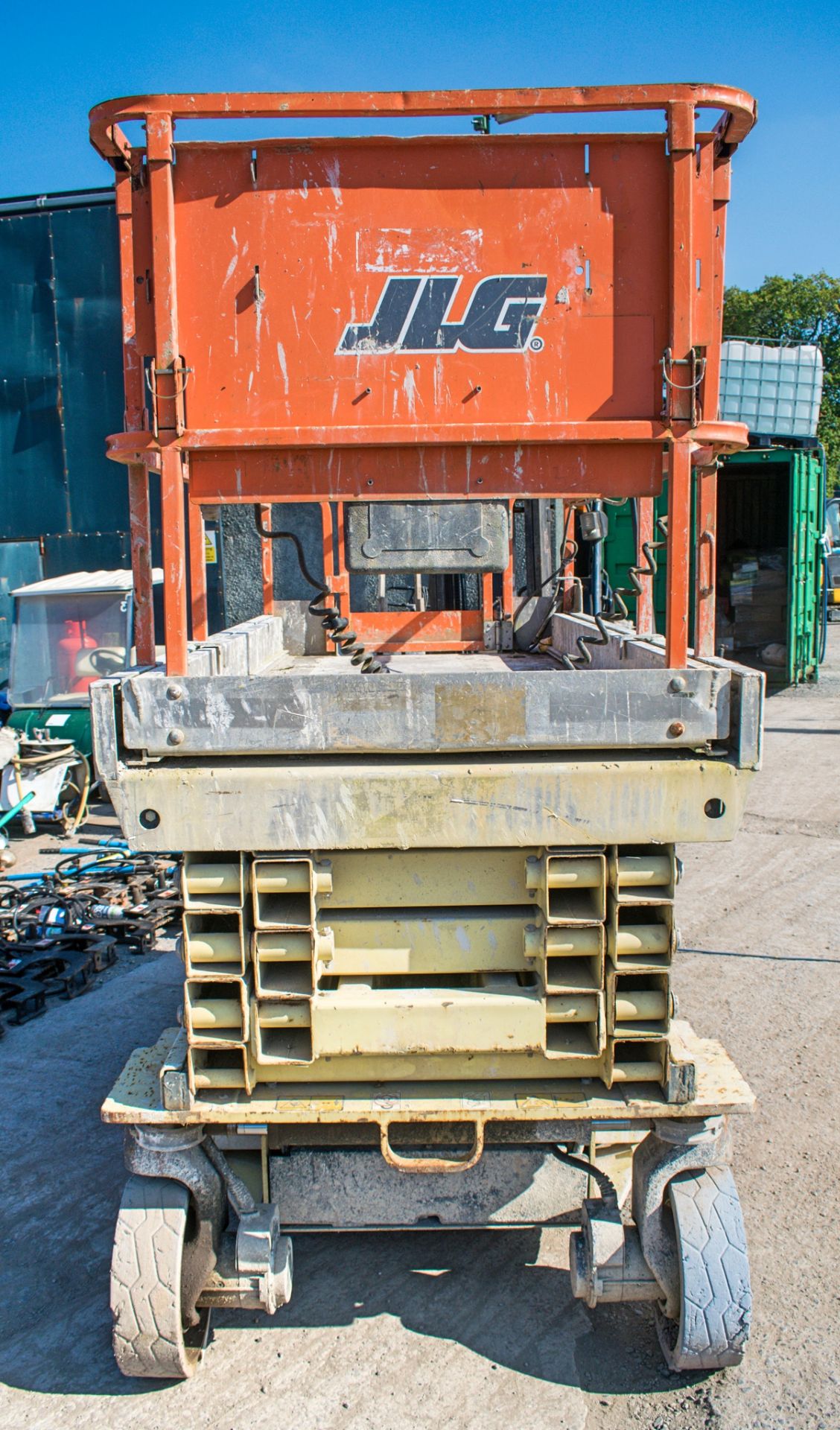 JLG 3246ES battery electric scissor lift Year: 2011 S/N: 024366 Recorded Hours: 212 R372365 - Image 6 of 9