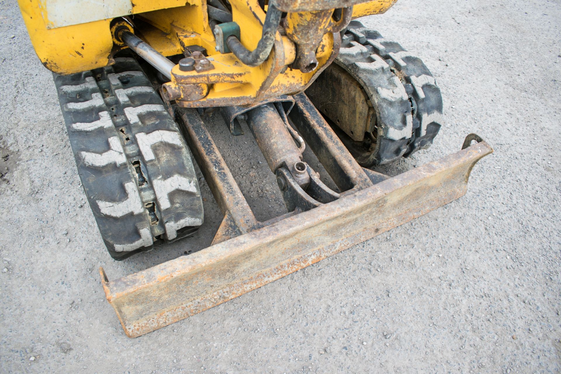 JCB 8015 1.5 tonne rubber tracked mini excavator Year: 2004 S/N: 1020938 Recorded Hours: 3541 - Image 10 of 12