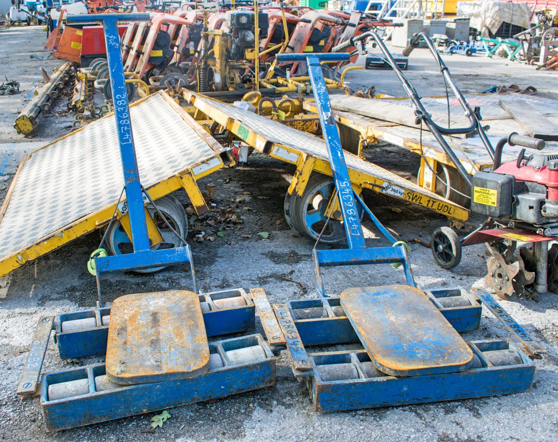 Pair of machinery removal skates