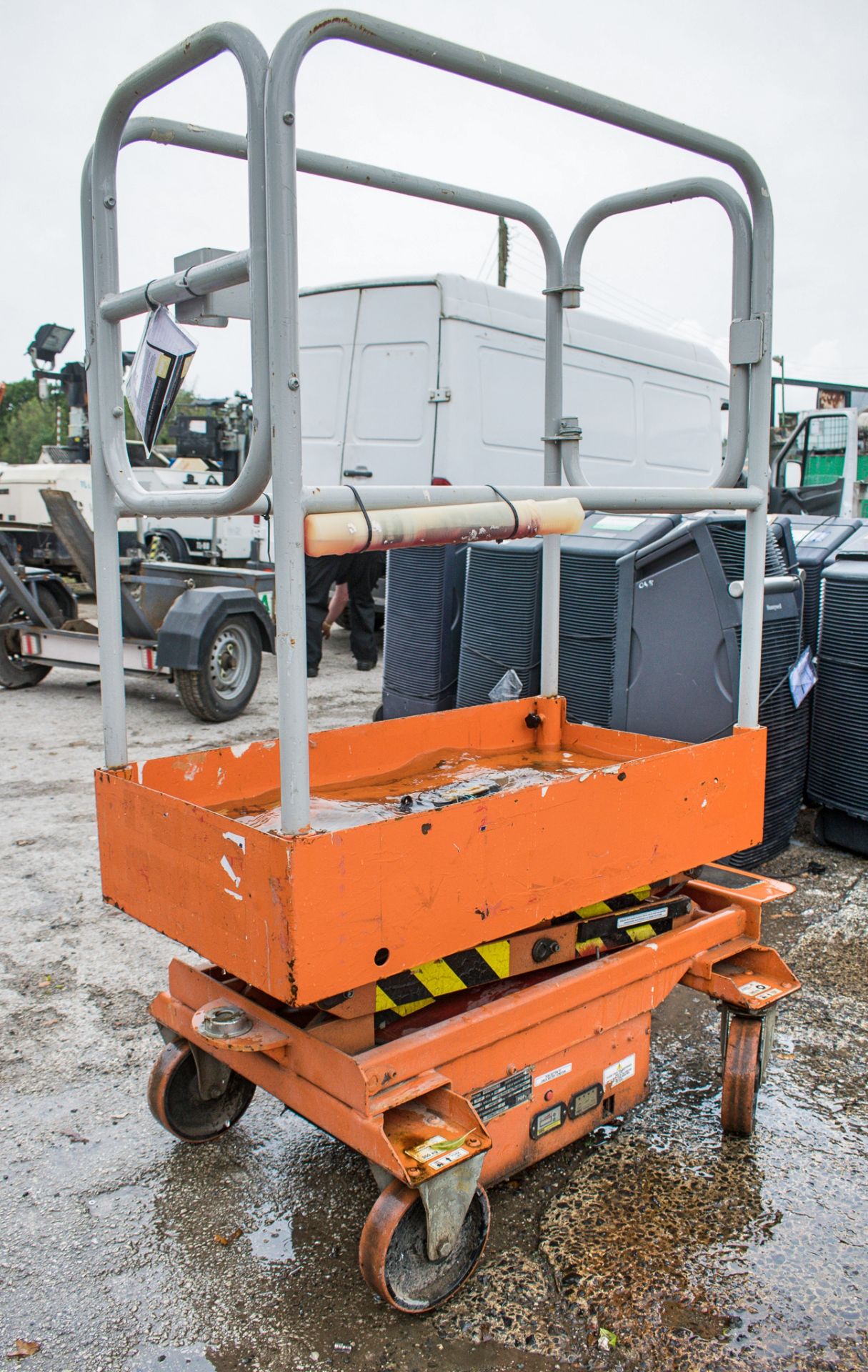 Pop-Up push around battery electric scissor lift 08FT0206 - Image 3 of 4