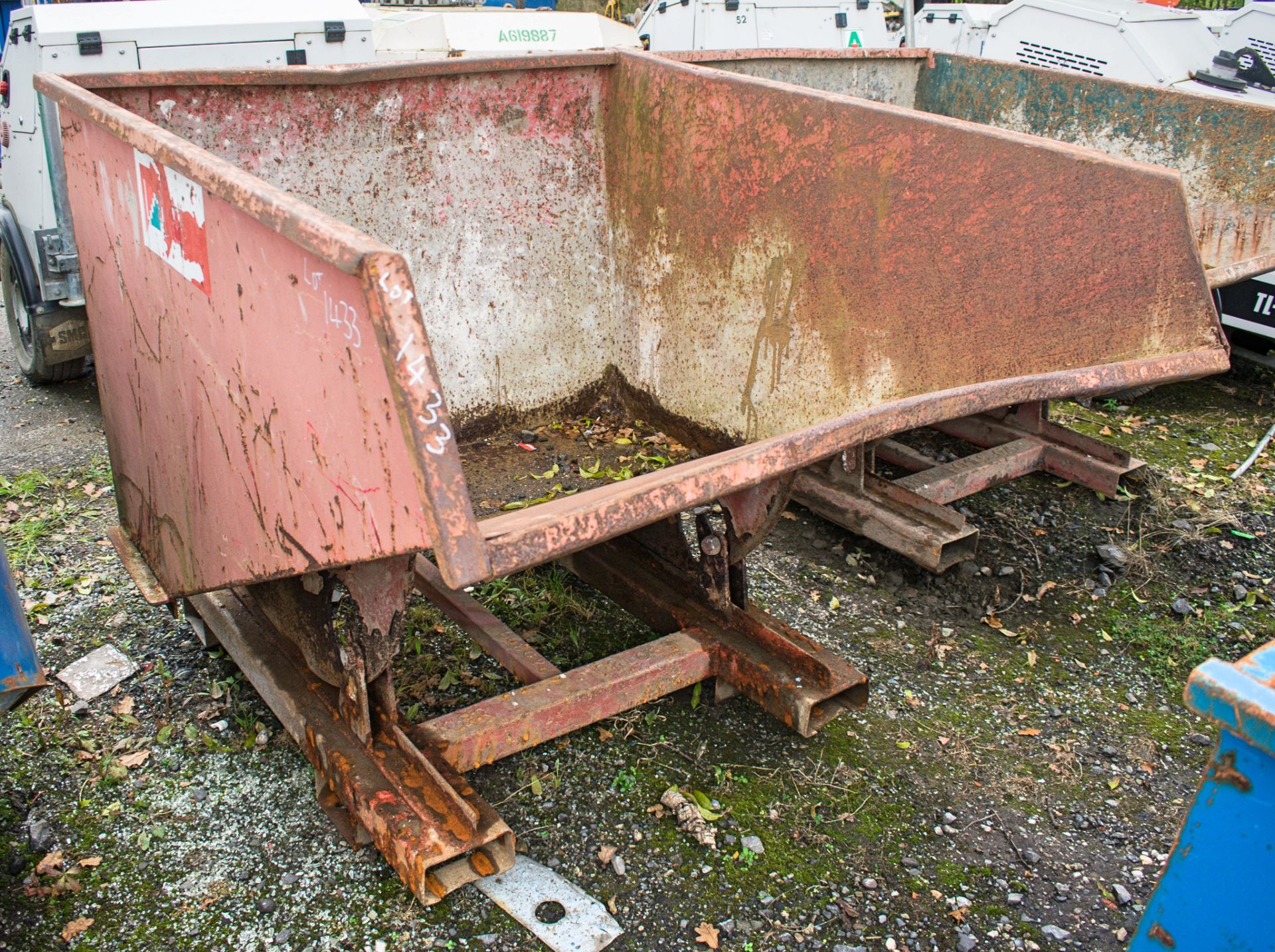 Steel tipping skip A758564