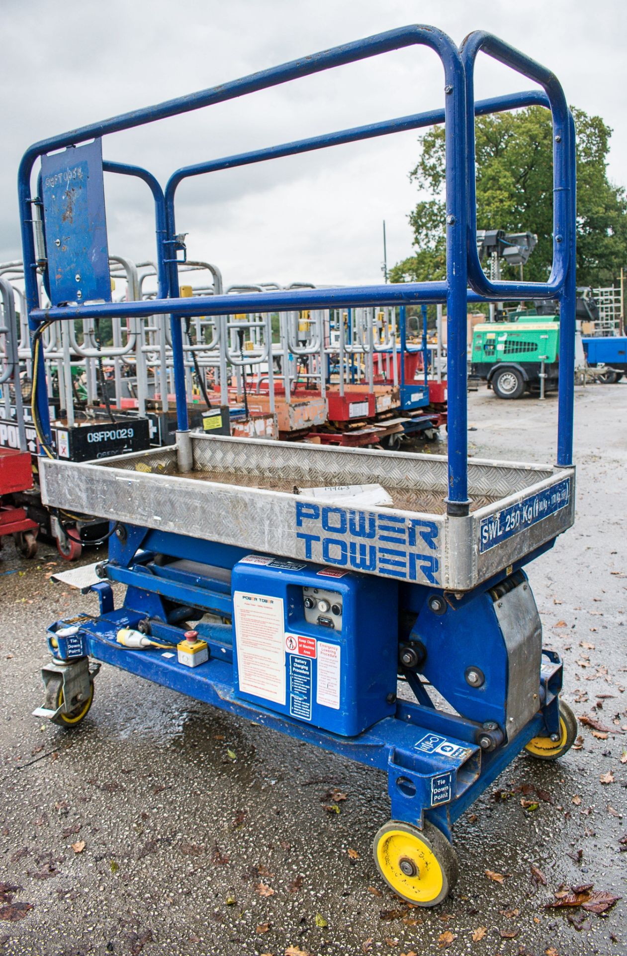 Power Tower push around battery electric scissor lift 08PT0055 - Image 2 of 4