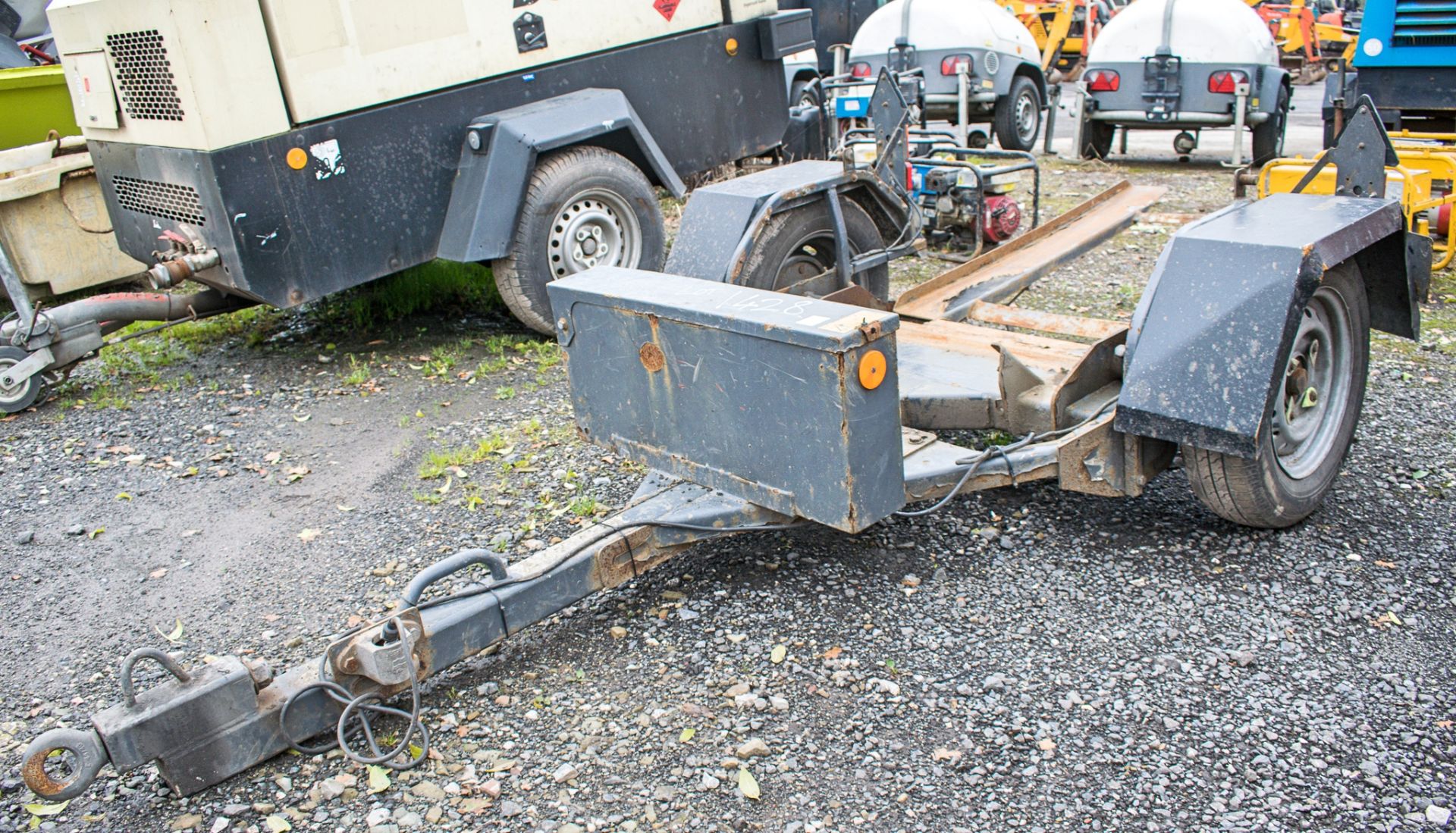 Pedestrian roller trailer A681667