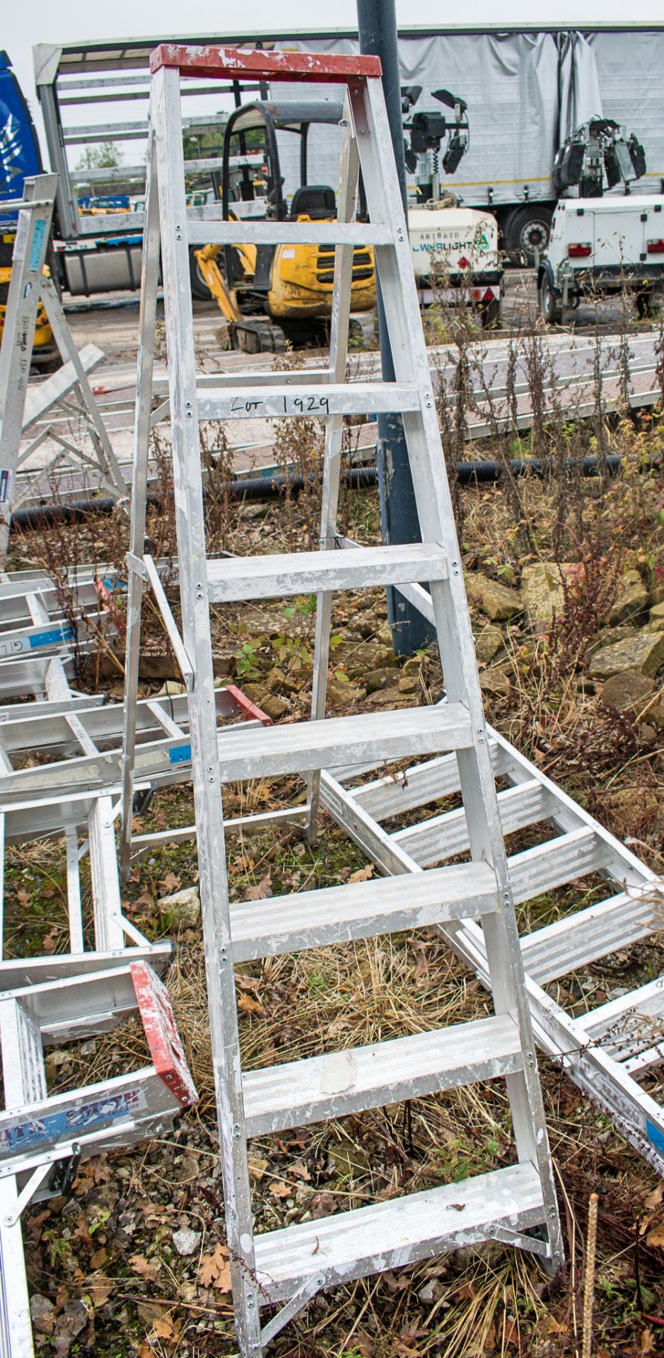 8 tread aluminium step ladder