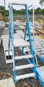 4 tread glass fibre framed step ladder