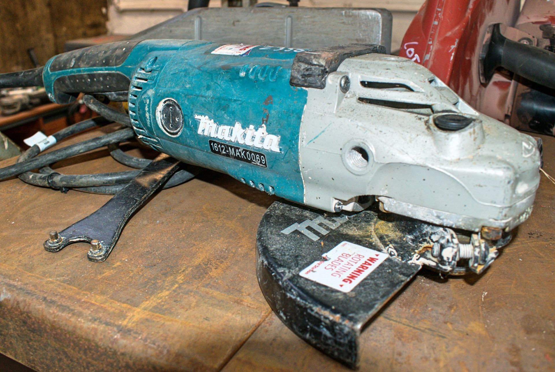 Makita 110v 230mm angle grinder