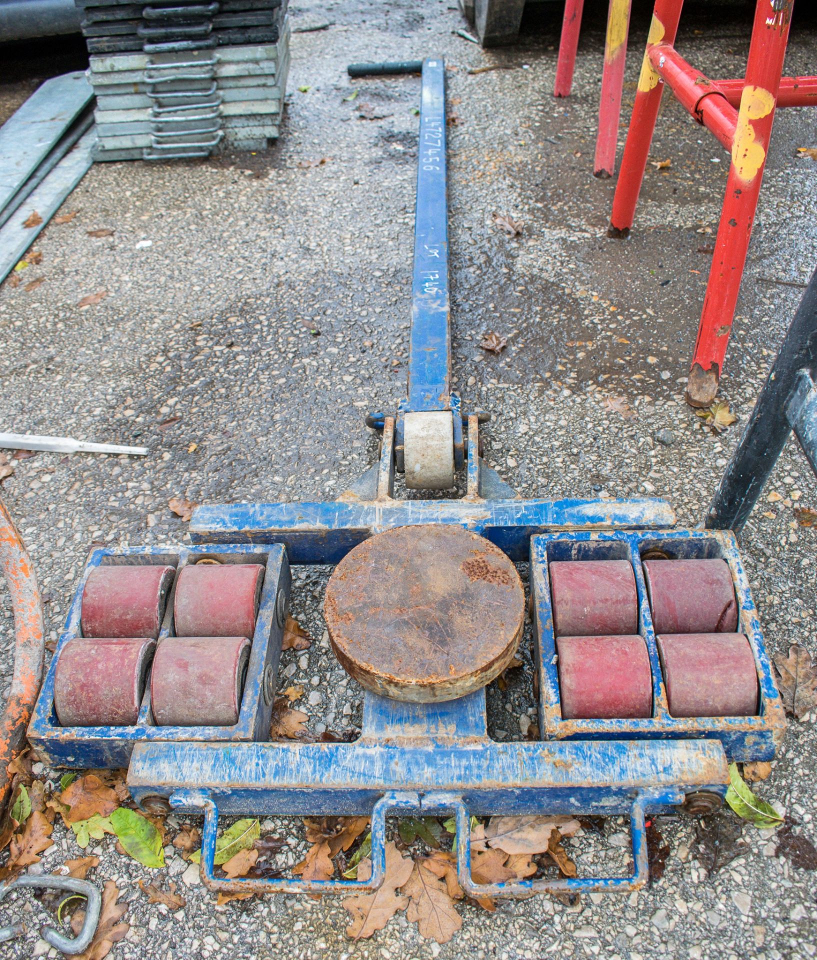 Machinery moving skate