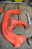 Adjustable pipe cutter