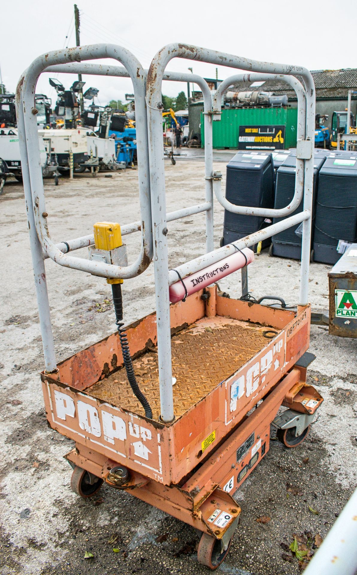 Pop-Up push around battery electric scissor lift 08FT0109 - Image 4 of 4