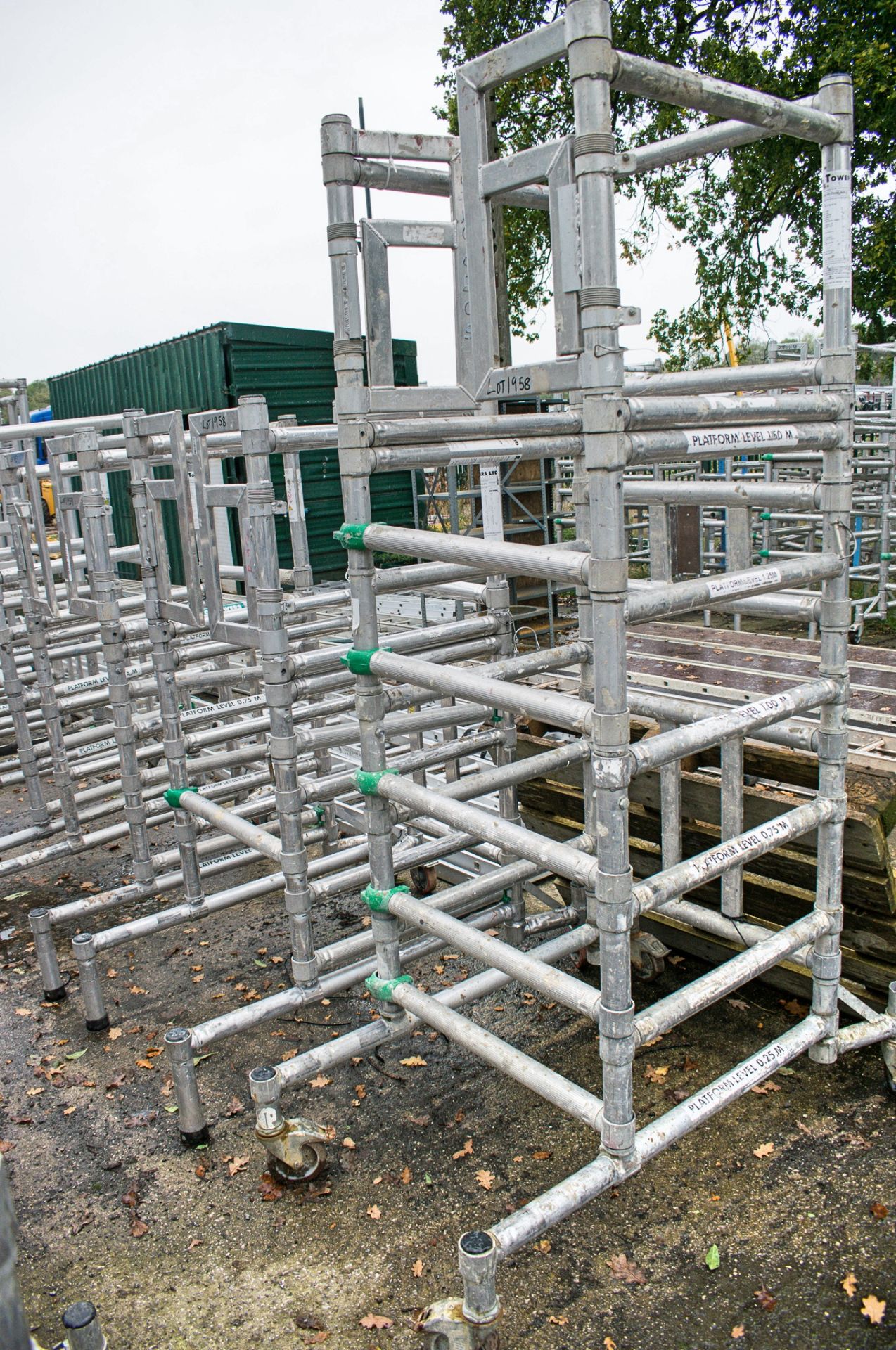 2 - aluminium podium towers