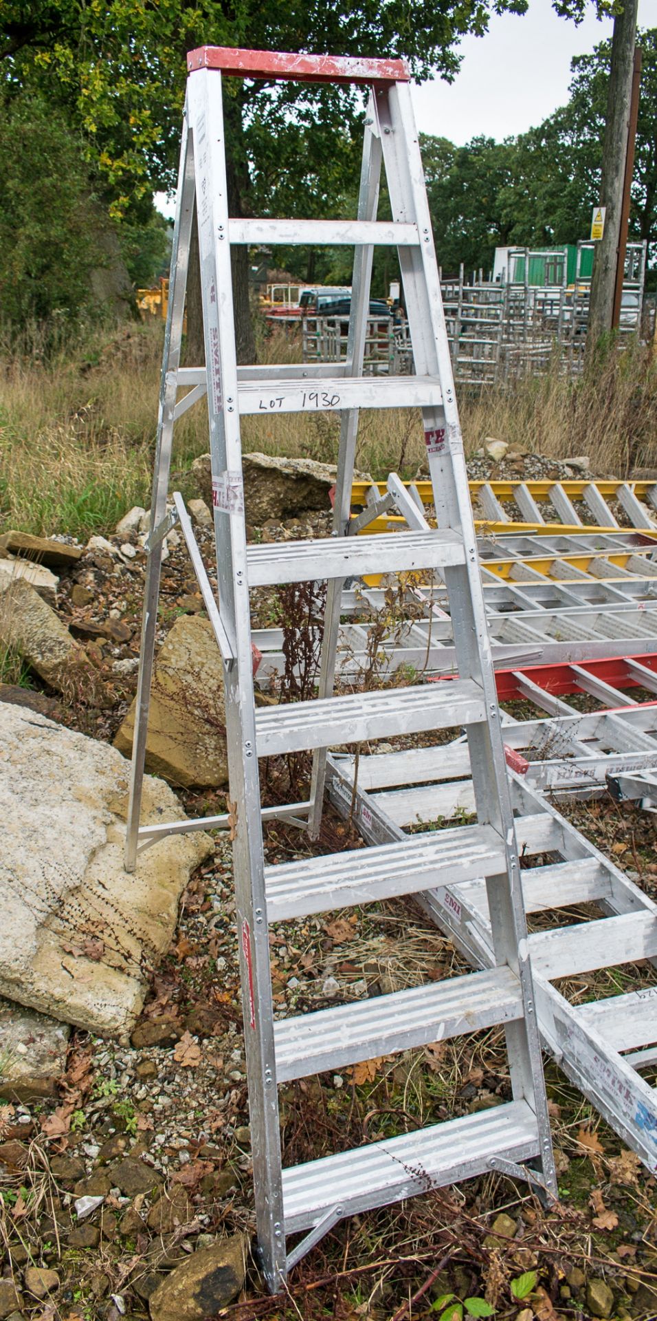 8 tread aluminium step ladder