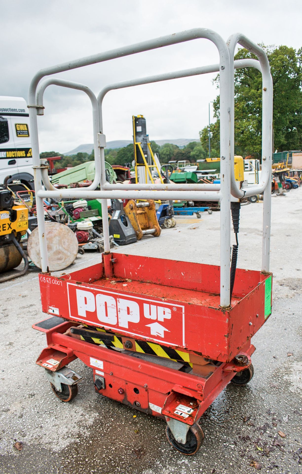 Pop-Up push around battery electric scissor lift 08FT0007 - Image 3 of 4