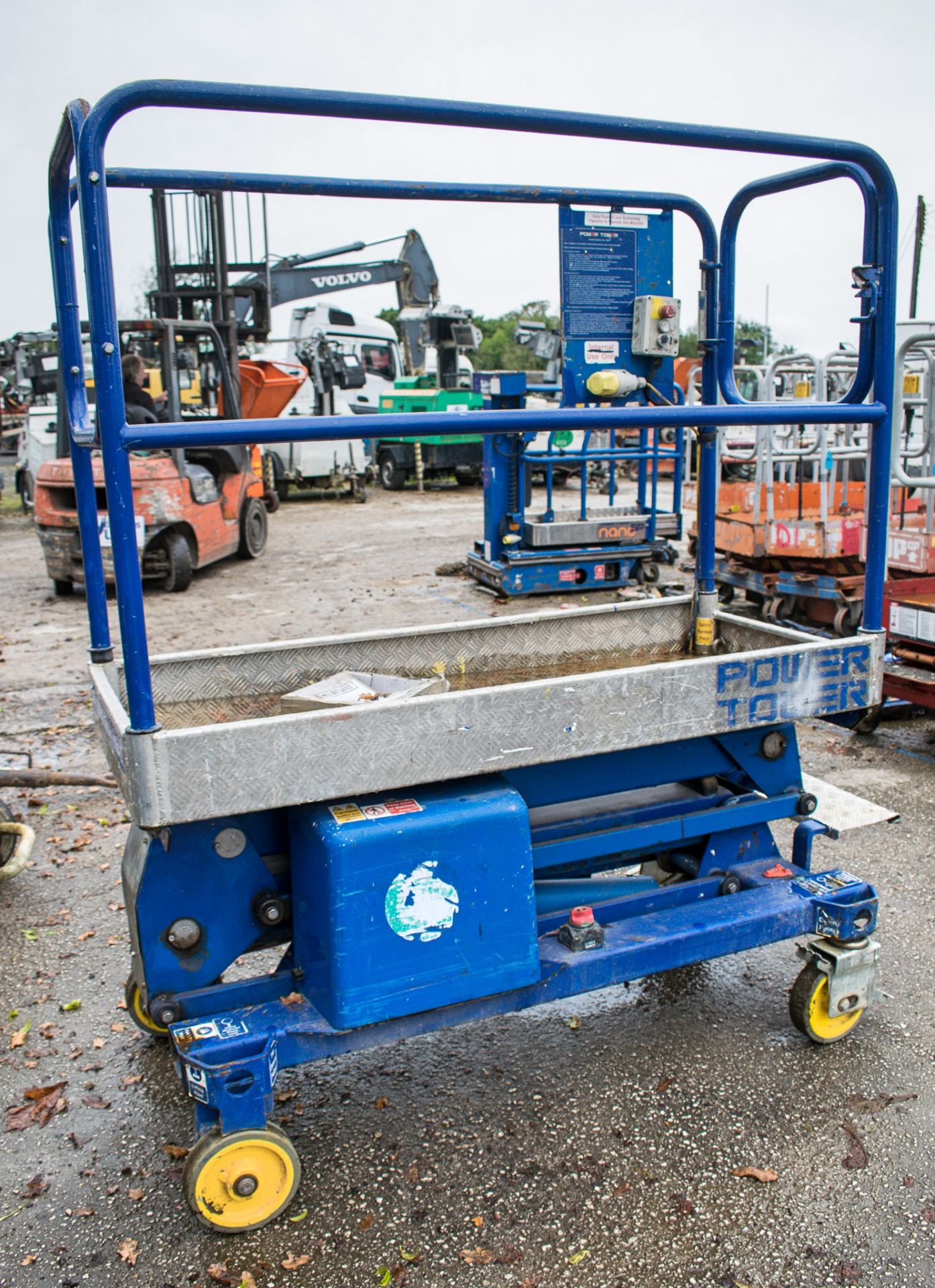 Power Tower push around battery electric scissor lift 08PT0055 - Image 3 of 4