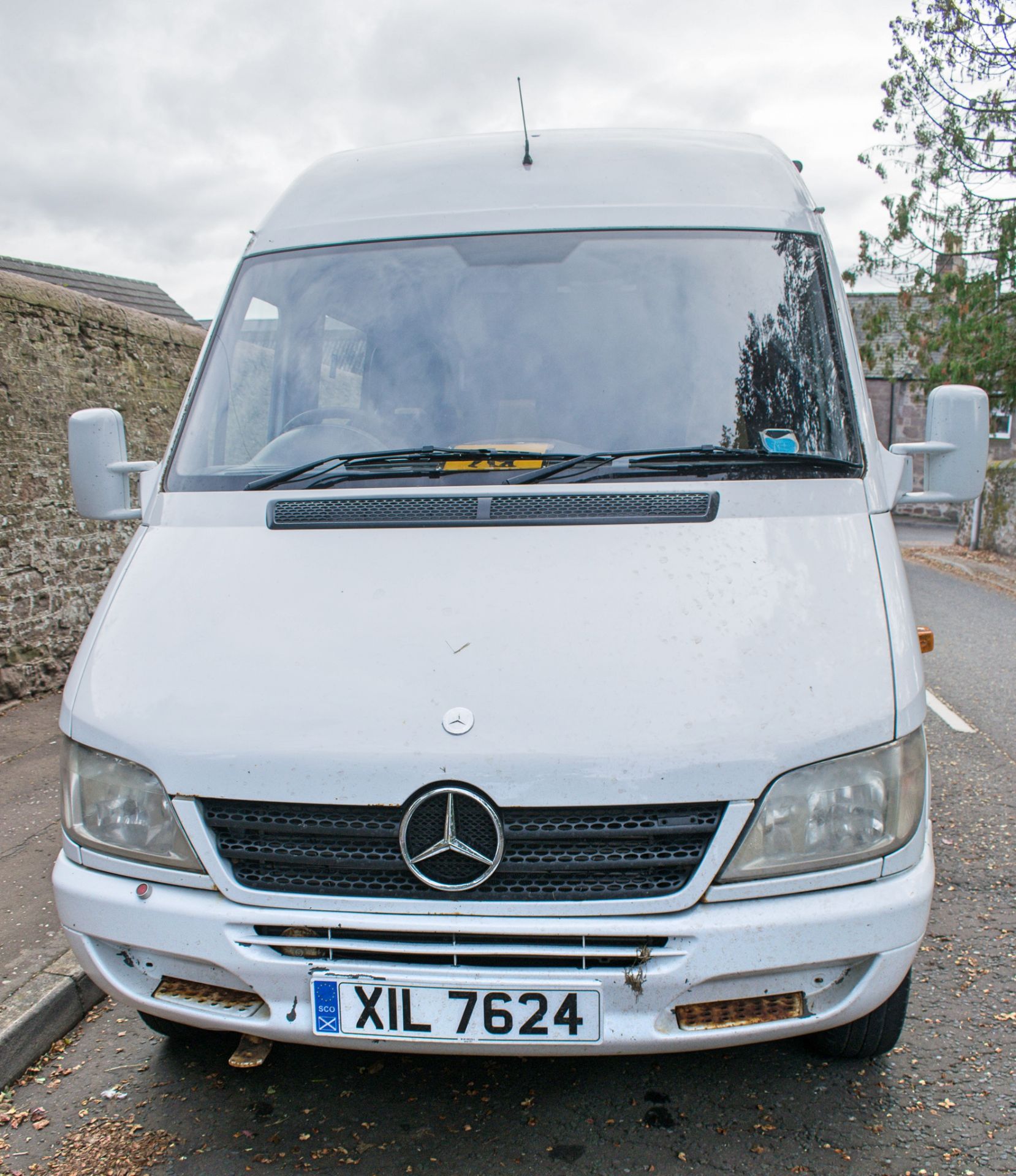 Mercedes Benz Sprinter 413 CDi KVC 16 seat mini bus Registration Number: XIL 7624 Date of - Image 5 of 12