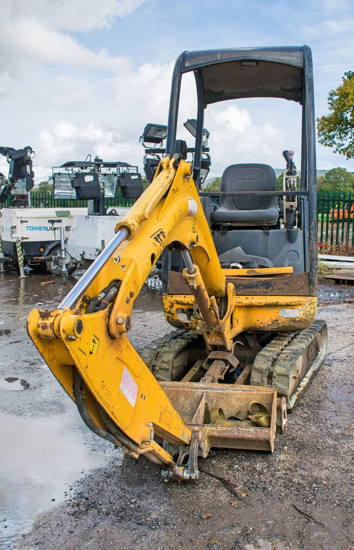 JCB 801.4 1.5 tonne rubber tracked excavator Year: 2006 S/N: 56717 blade, piped & 1 bucket ** Sold - Bild 5 aus 17