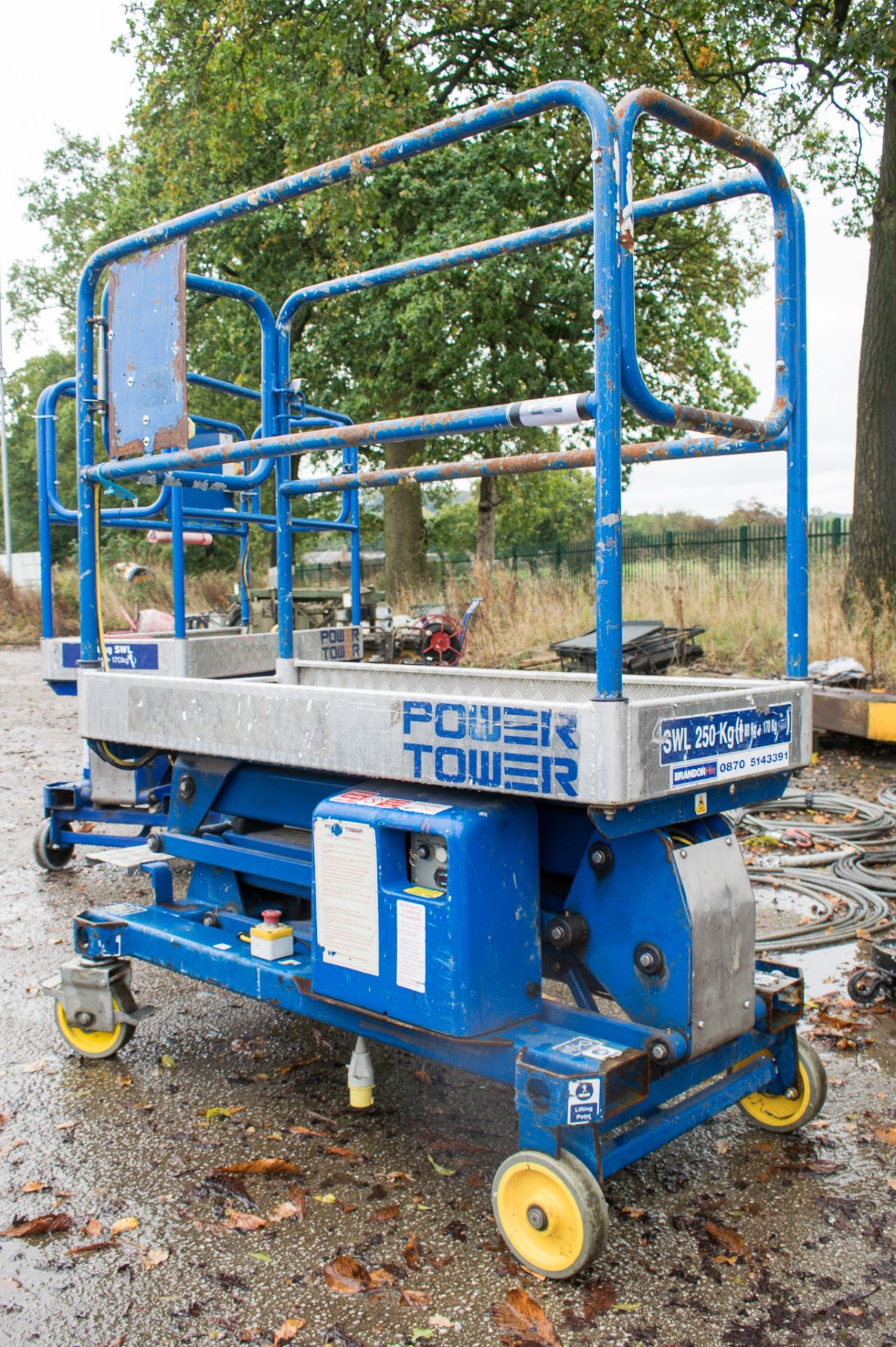 Power Tower push along battery electric scissor lift Year: 2010 S/N: 1710A - Bild 2 aus 6