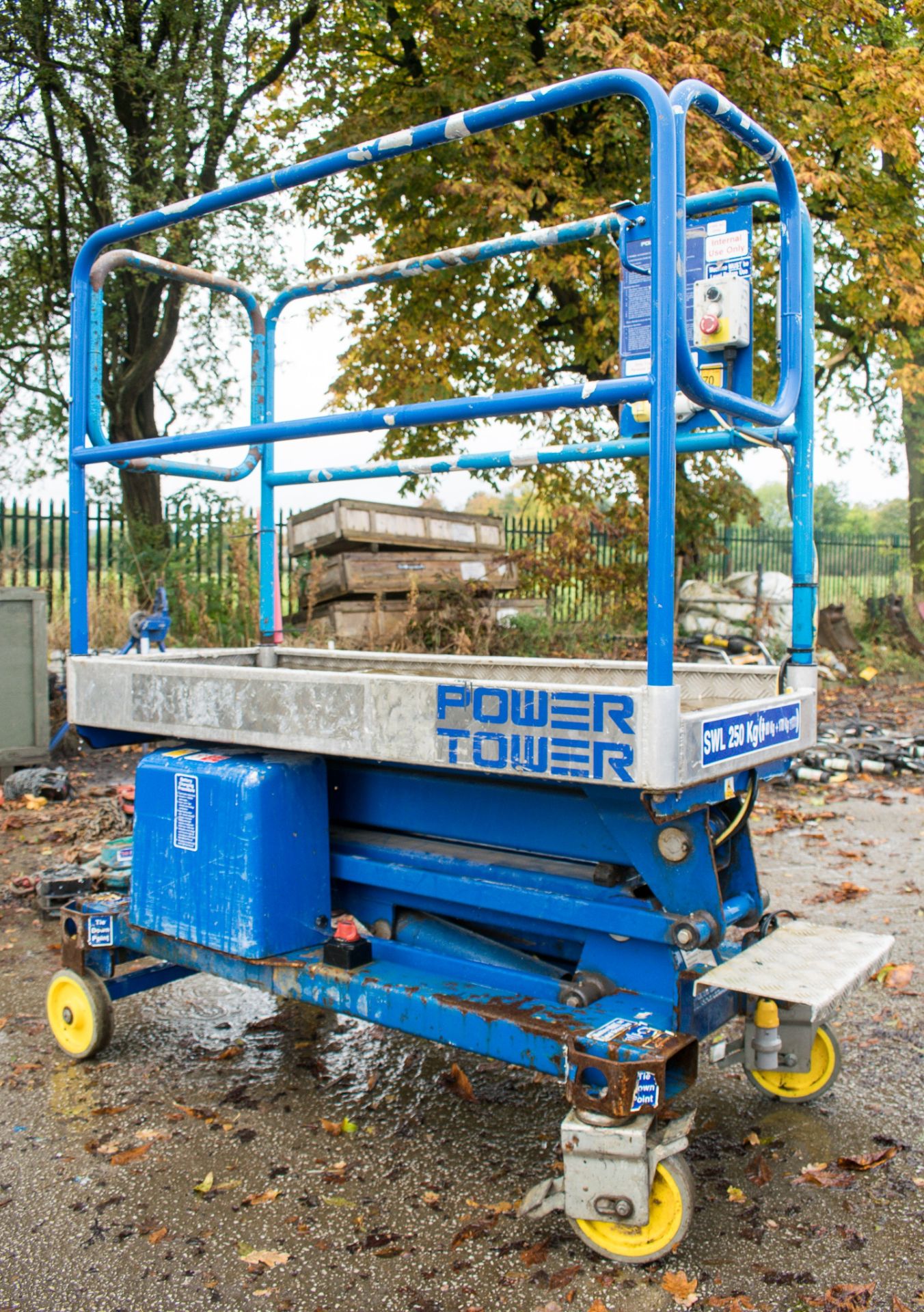 Power Tower push along battery electric scissor lift Year: 2008 08PT0031