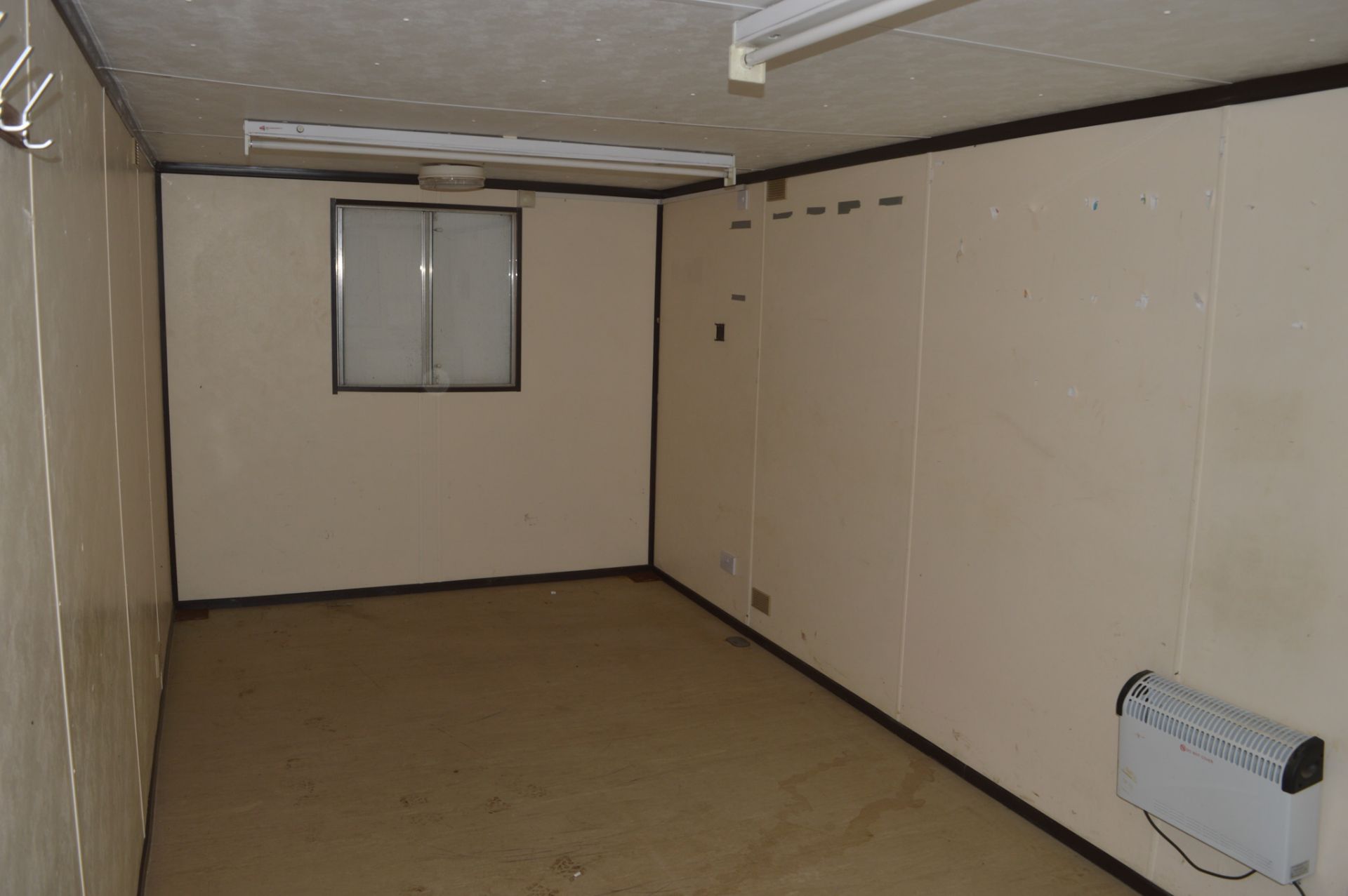 21 ft x 9 ft steel anti vandal site office unit  Comprising kitchen area c/w keys in office - Image 5 of 6