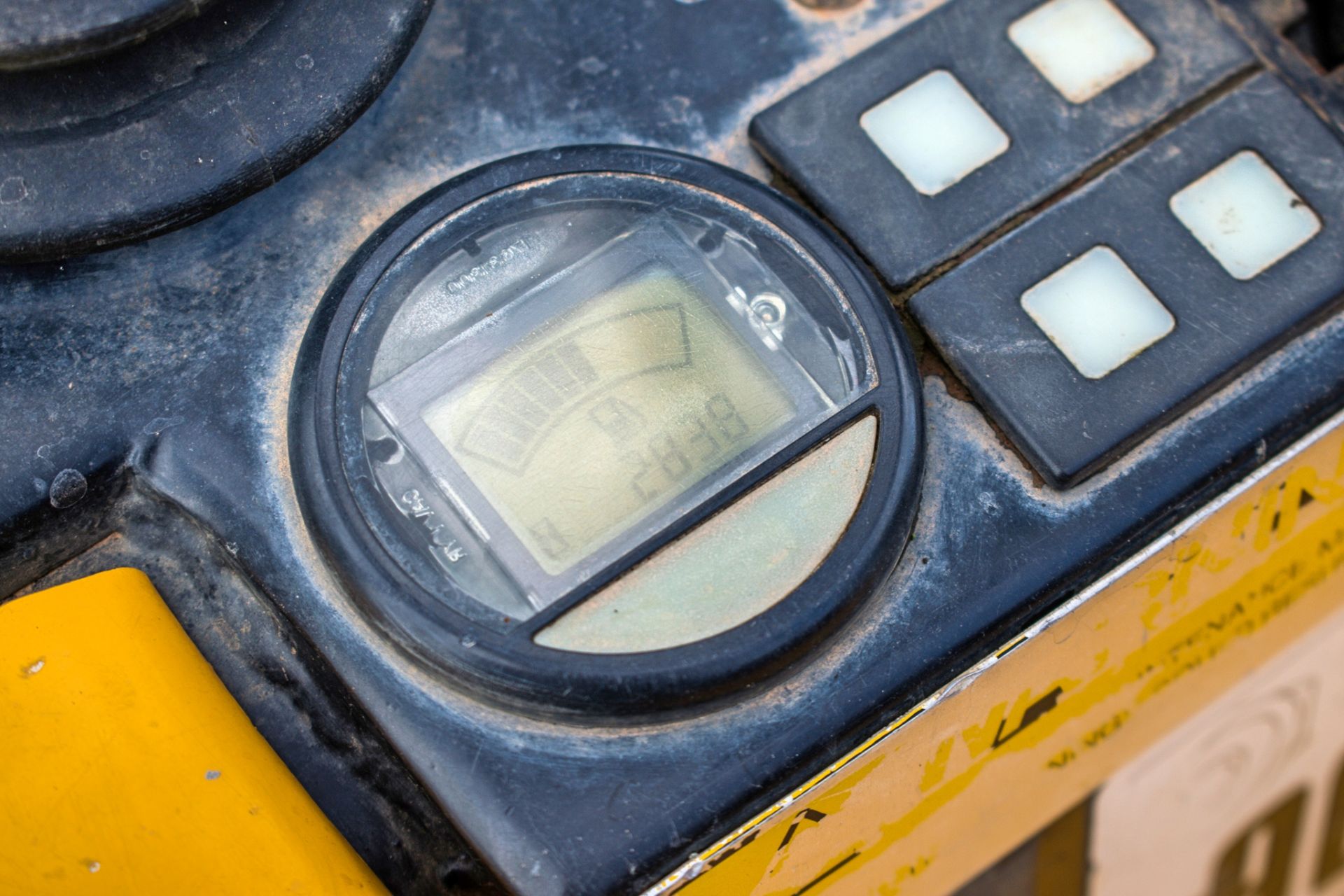 JCB 8008 0.75 tonne rubber tracked micro excavator Year: 2005 S/N:  Recorded Hours: 2838 blade, - Image 18 of 19