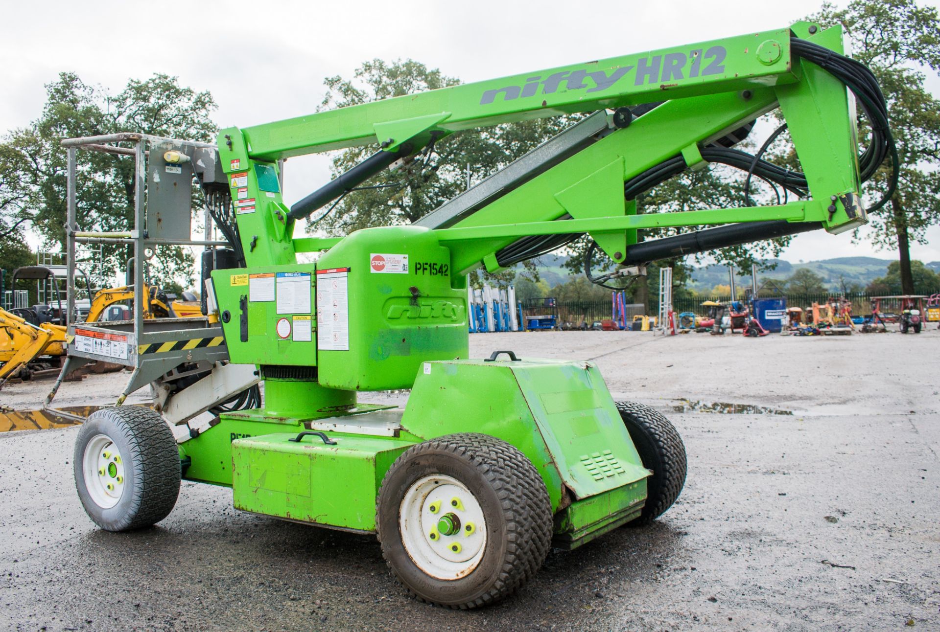 Nifty HR12 HDE diesel electric articulated boom lift Year: 2012 S/N: 23514 PF1542 - Bild 4 aus 14