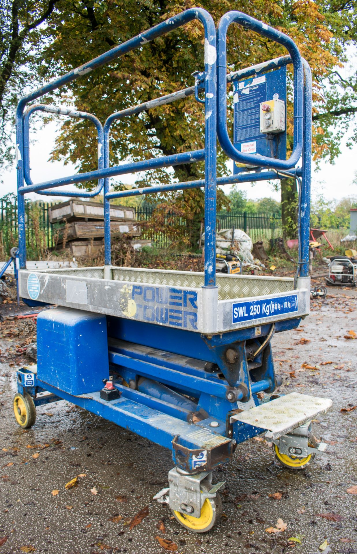 Power Tower push along battery electric scissor lift Year: 2010 08PT0150 - Image 3 of 6