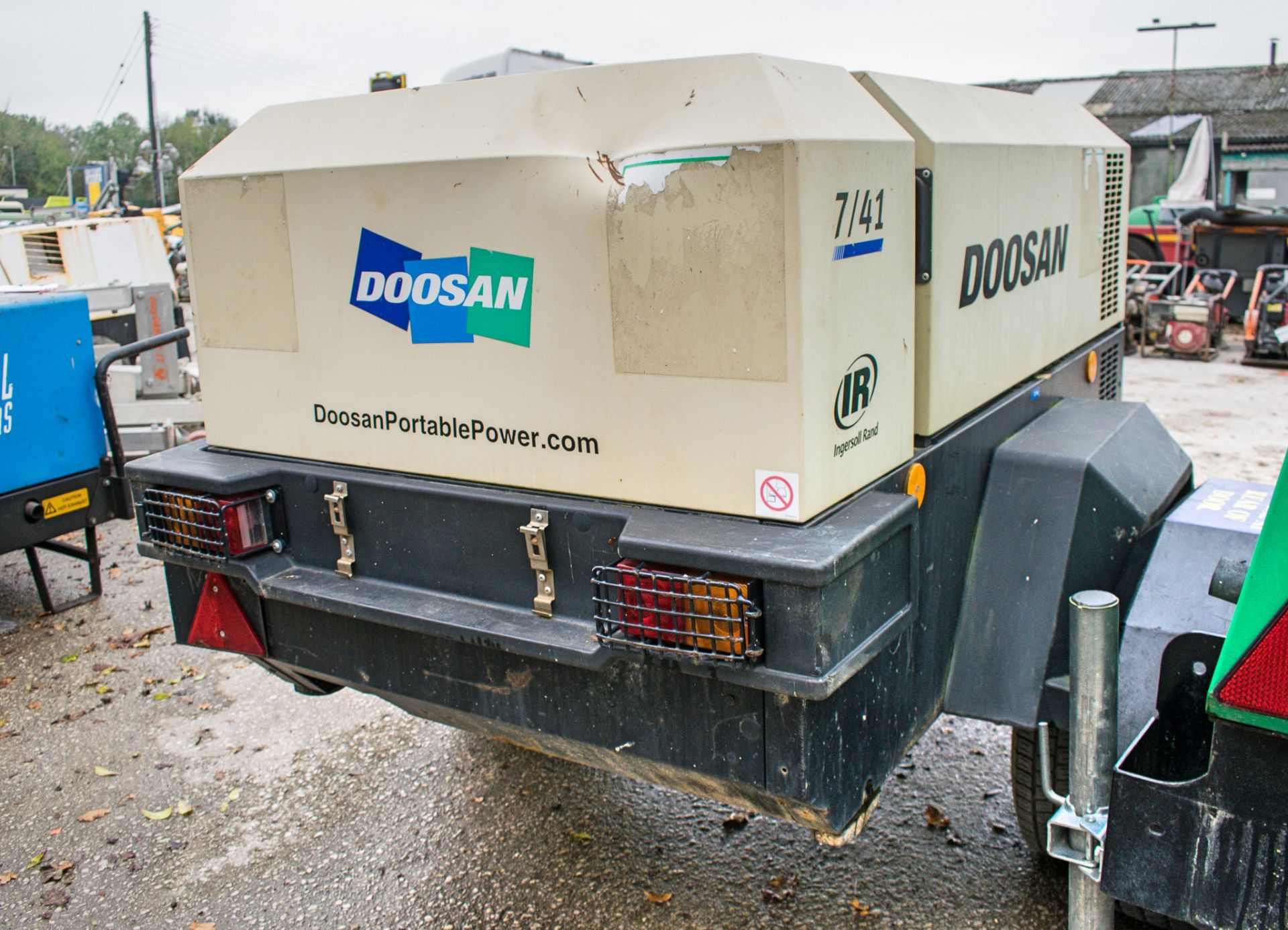 Doosan 741 diesel driven mobile air compressor  Year: 2012  S/N: 431372 Recorded hours: 263 - Image 2 of 4