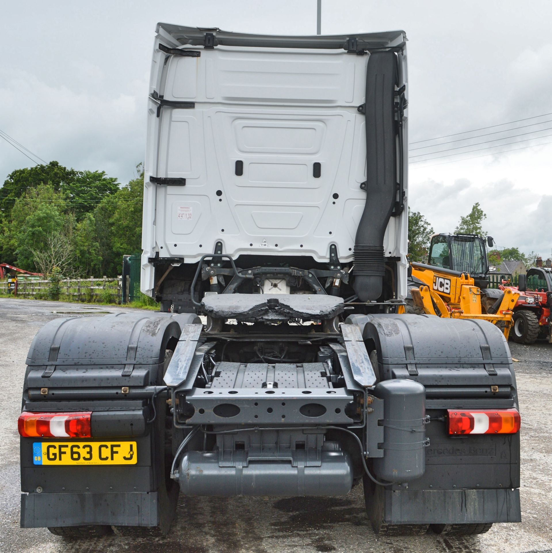 Mercedes Benz Actros 2545 6x2 mid lift tractor unit  Registration Number: GF63 CFS Recorded Miles: - Image 6 of 17