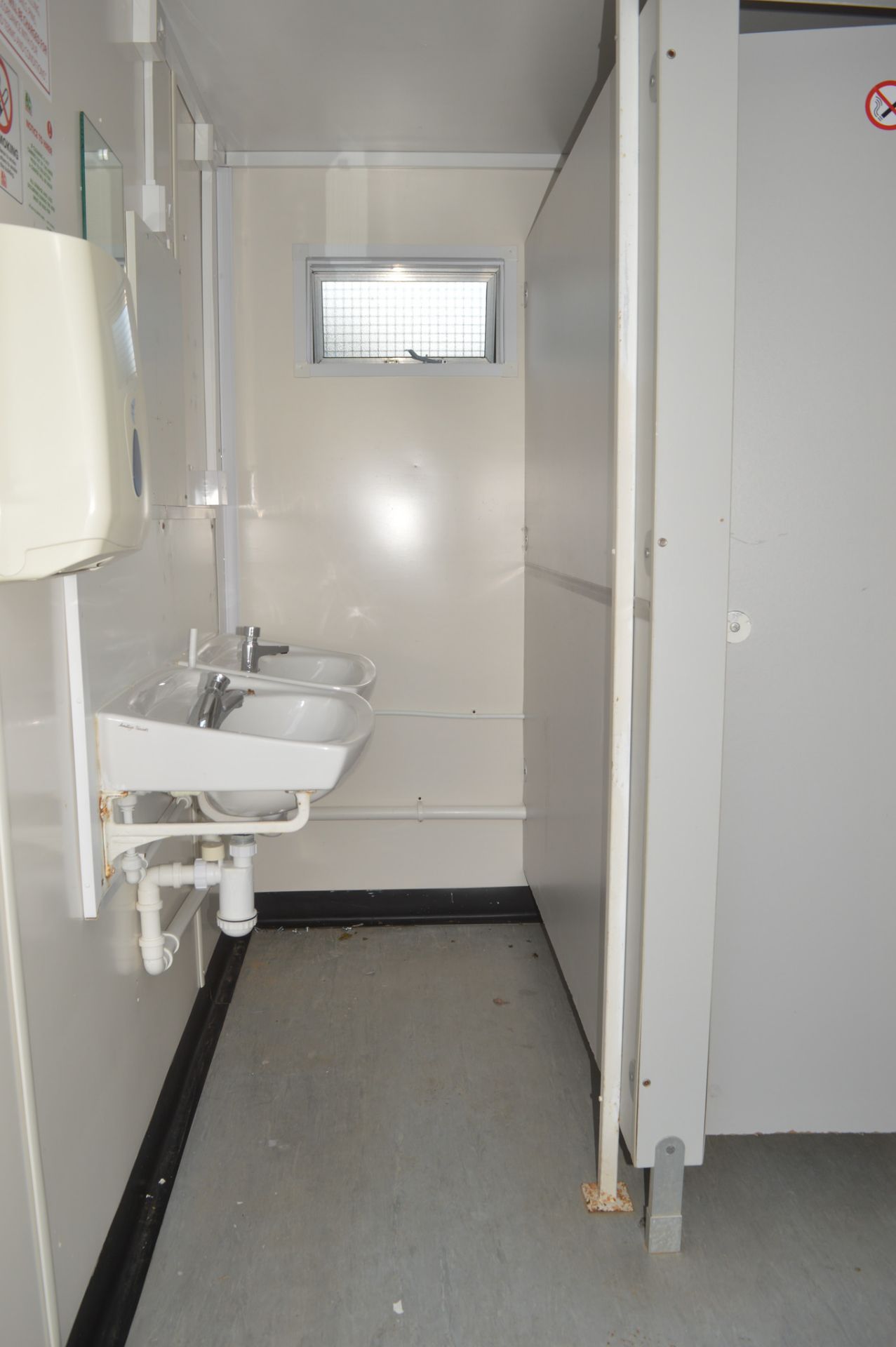 12 ft x 8 ft jack leg steel anti vandal toilet block  Comprising 2 cubicle toilets, 2 urinals and - Image 5 of 8