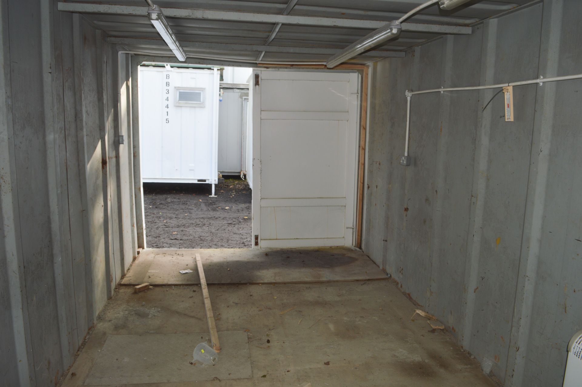 21 ft x 9 ft steel anti vandal shipping container  c/w keys in office  A508242 - Bild 6 aus 6
