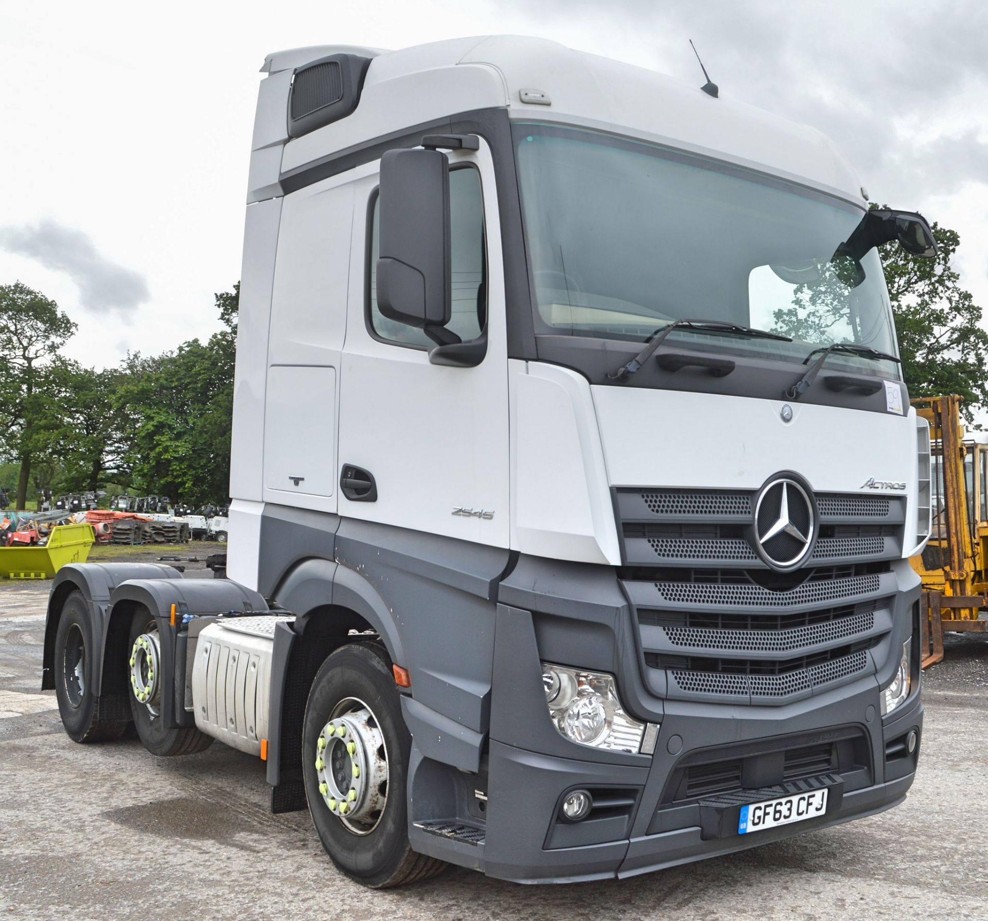 Mercedes Benz Actros 2545 6x2 mid lift tractor unit  Registration Number: GF63 CFS Recorded Miles: - Image 2 of 17