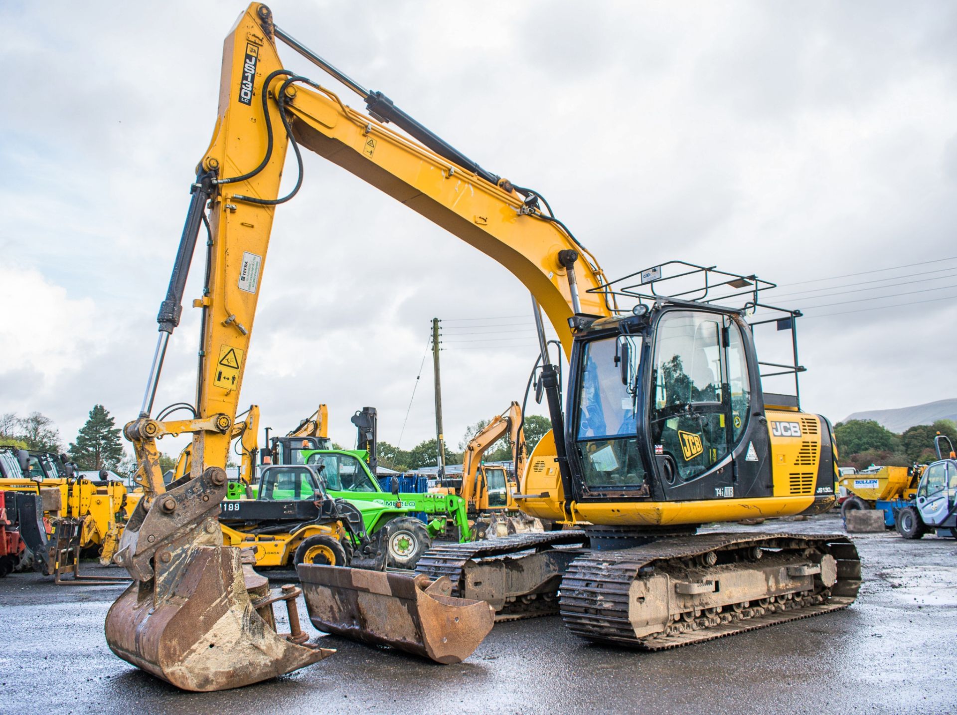 JCB JS130 LC 14 tonne steel tracked excavator Year: 2015 S/N: 2134749 Recorded Hours: 4658 auxillary