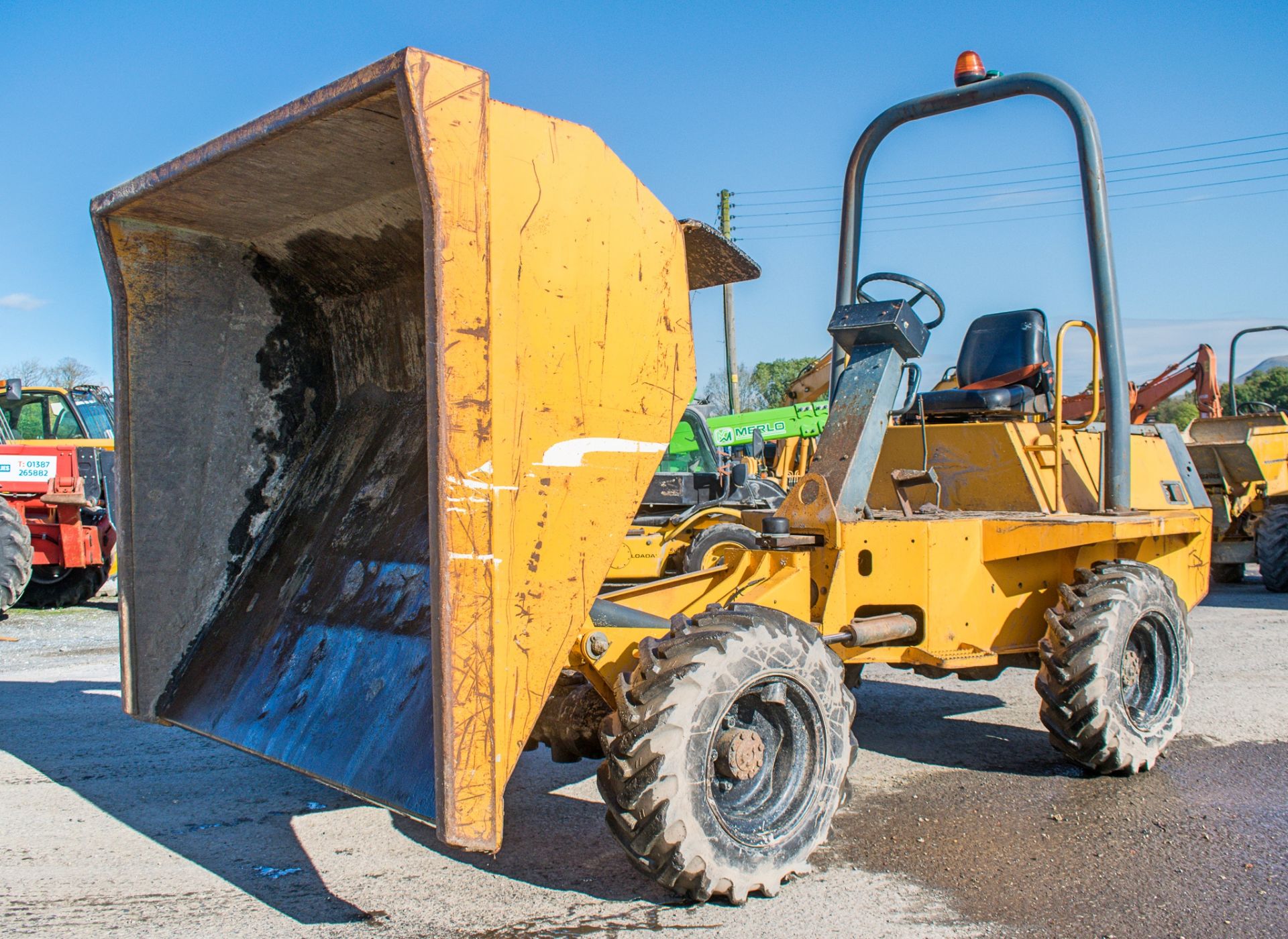 Benford 3 tonne straight skip dumper  Year: 2004 S/N: E407AY022 Recorded hours: 1524 1181 - Image 7 of 18