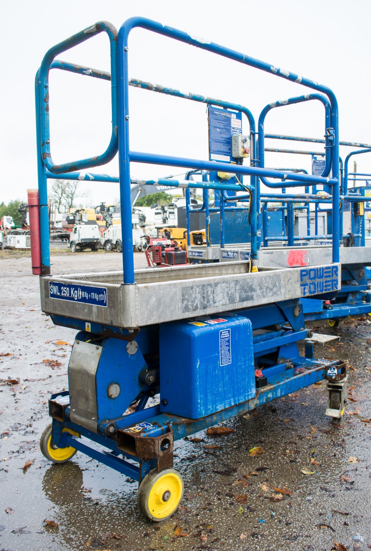 Power Tower push along battery electric scissor lift Year: 2008 08PT0031 - Image 4 of 6