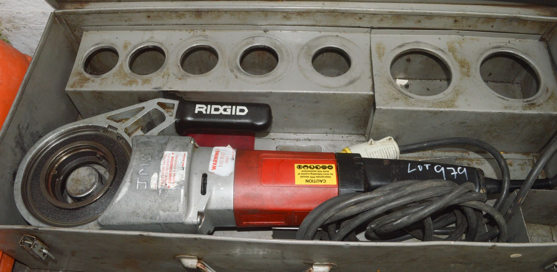 Ridgid 690 110 volt hand held pipe threading machine  c/w carry case
