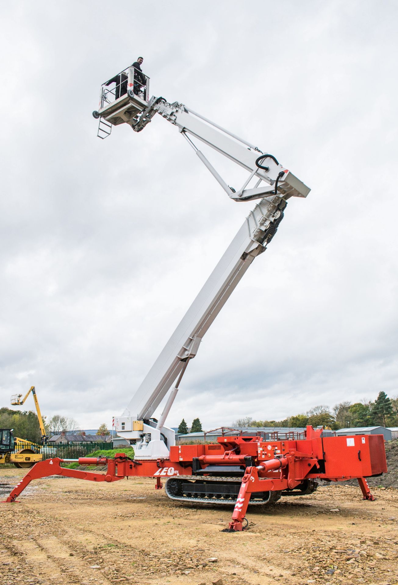 Teupen Leo 50 GTX 50 metre rubber tracked aerial platform Year: 2008 S/N: 140740 Recorded Hours: - Image 25 of 39