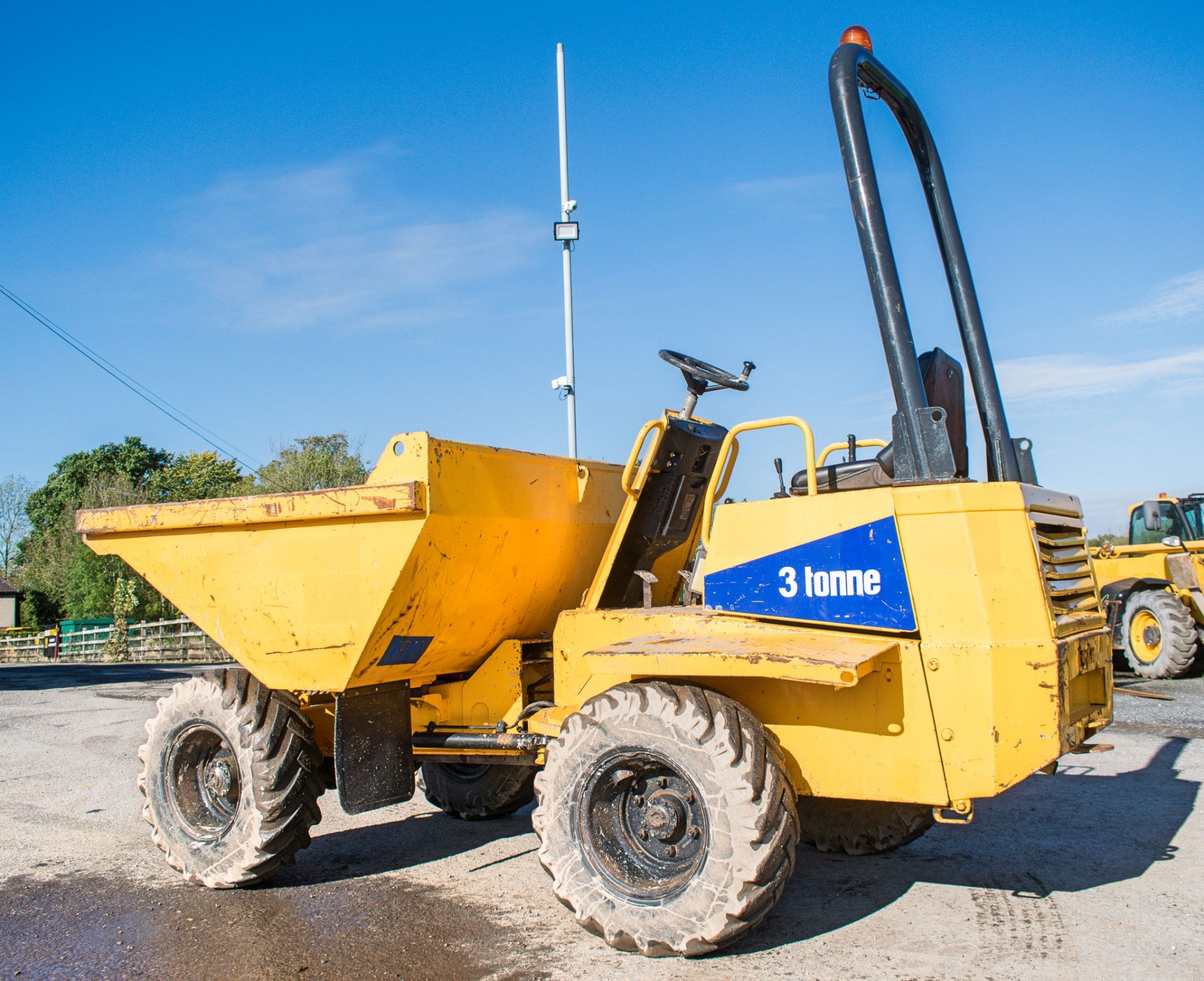 Thwaites 3 tonne straight skip dumper  Year: 2005 S/N: A5356 Recorded hours: 2523 1910 - Image 3 of 16