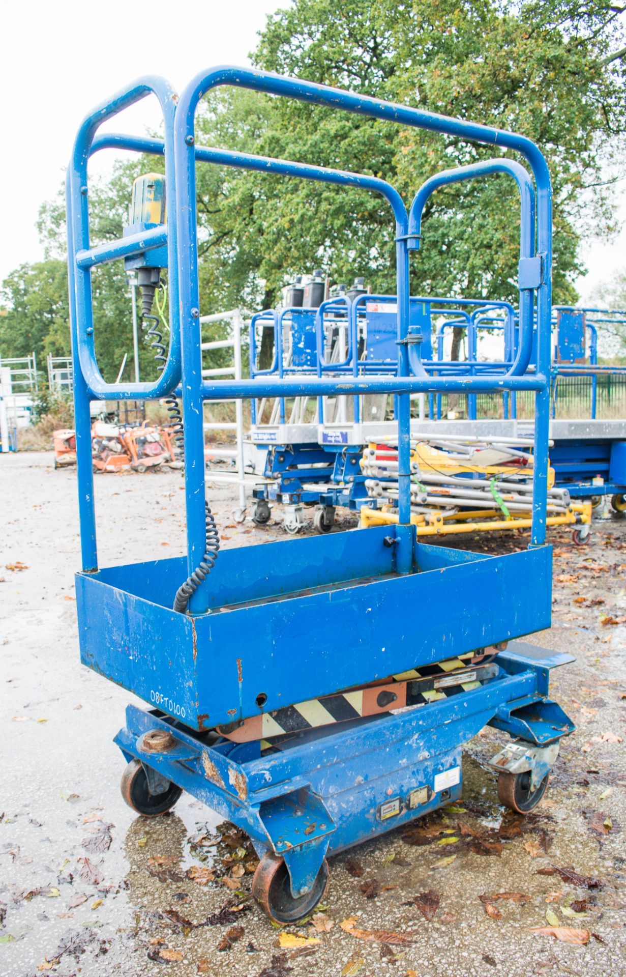 Pop-Up push along battery electric scissor lift  08FT0100 - Image 4 of 6