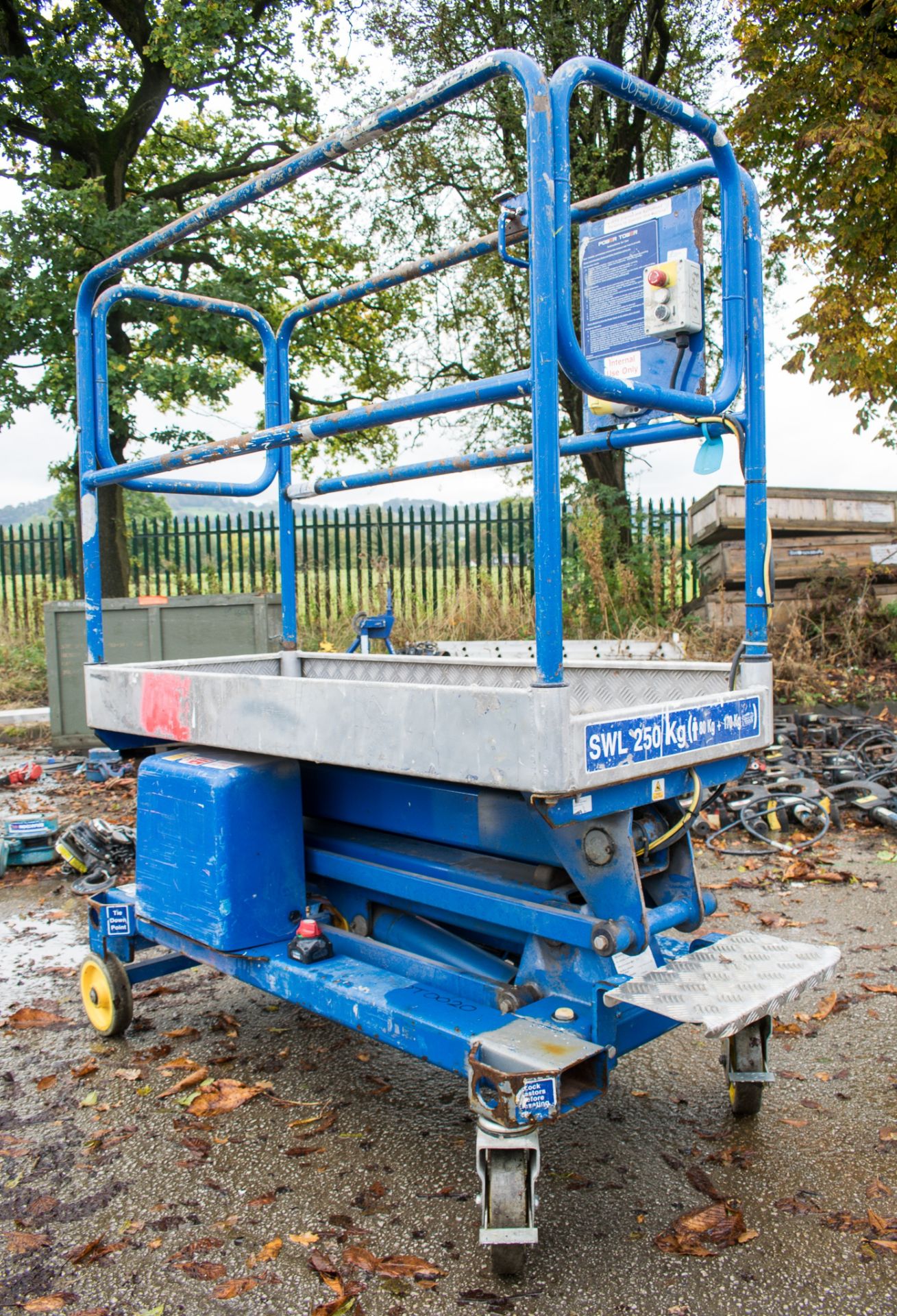 Power Tower push along battery electric scissor lift Year: 2008 08PT0020 - Bild 4 aus 6