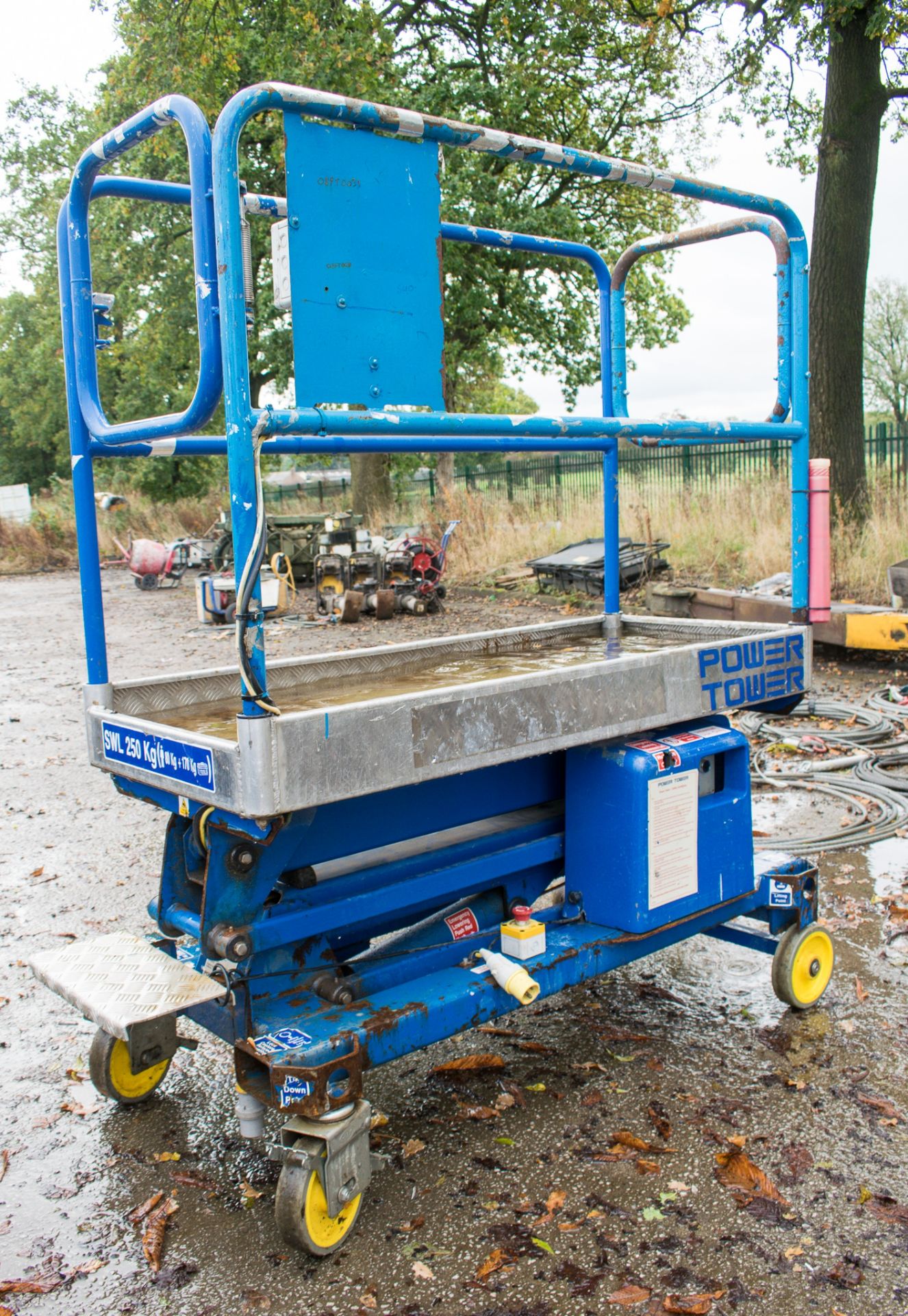 Power Tower push along battery electric scissor lift Year: 2008 08PT0031 - Image 2 of 6