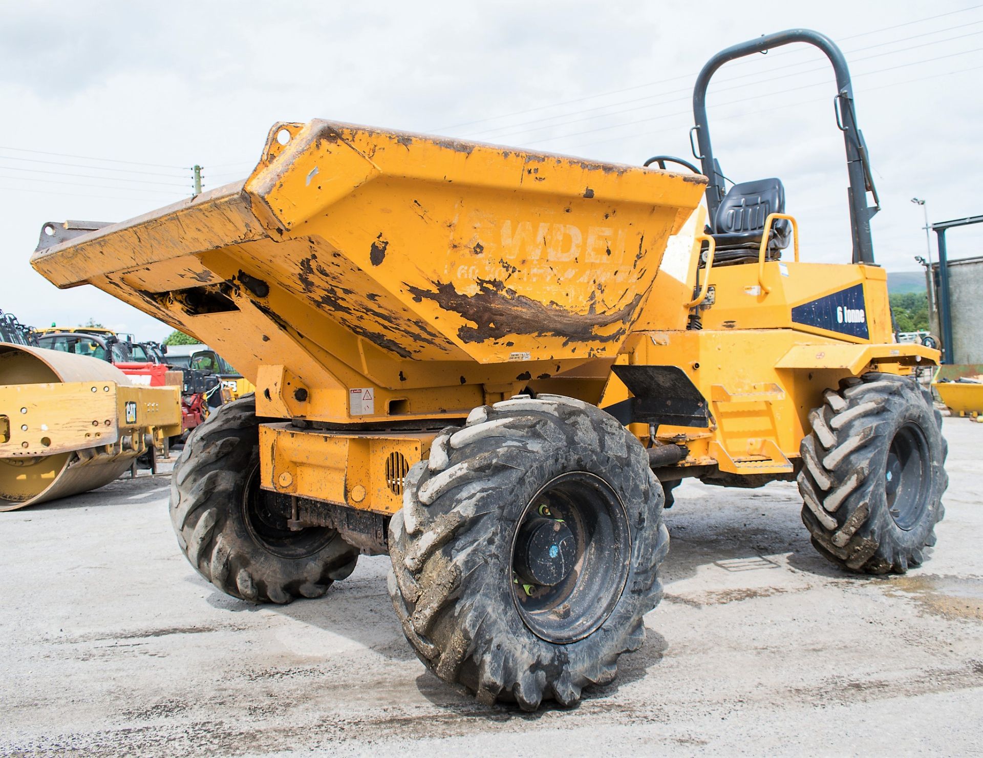 Thwaites 6 tonne swivel skip dumper Year: 2011 S/N: 105C0570 Recorded Hours: 1381 501032