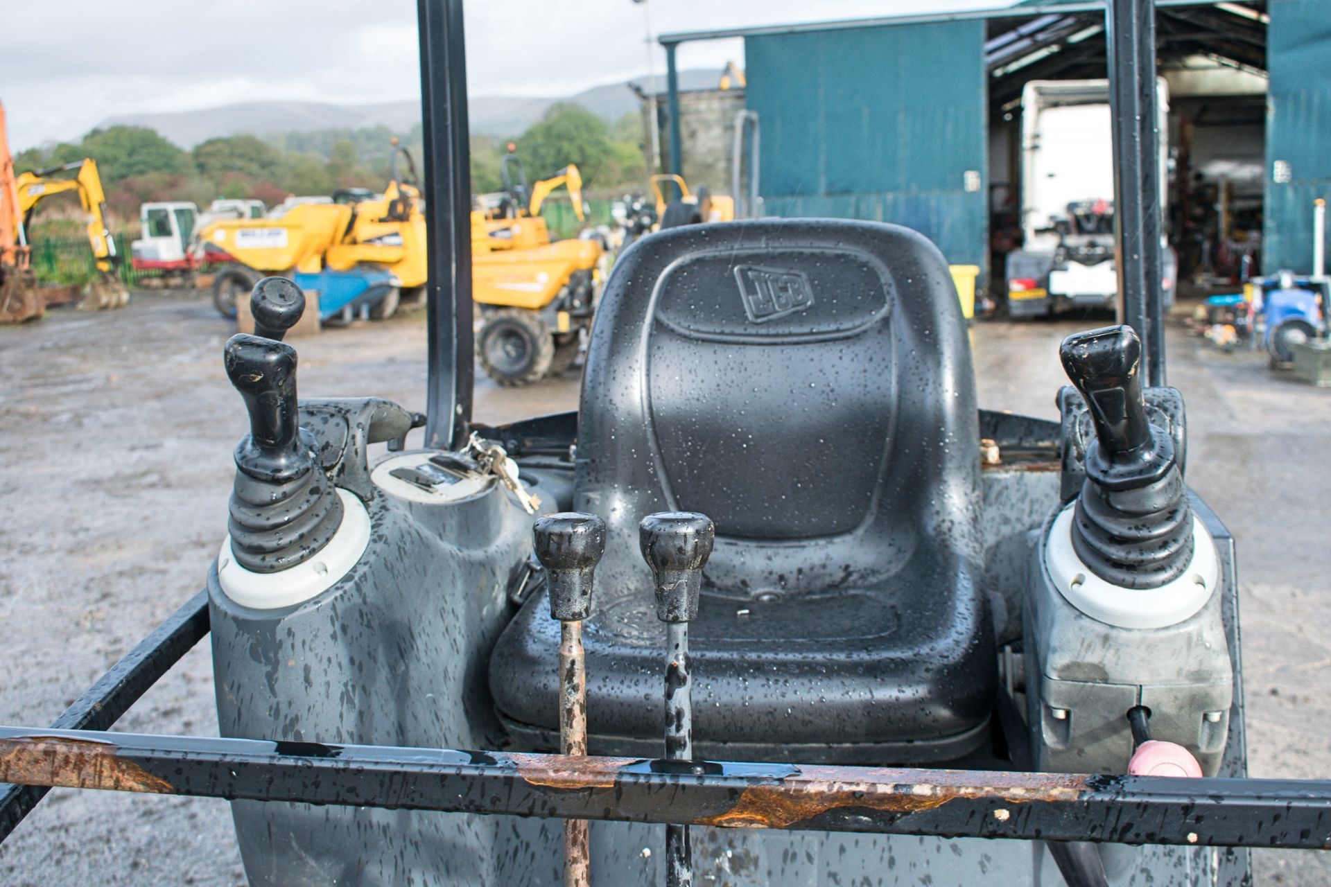 JCB 801.4 1.5 tonne rubber tracked mini excavator Year: 2008 S/N: 285989 Recorded hours: 1261 blade, - Image 18 of 18