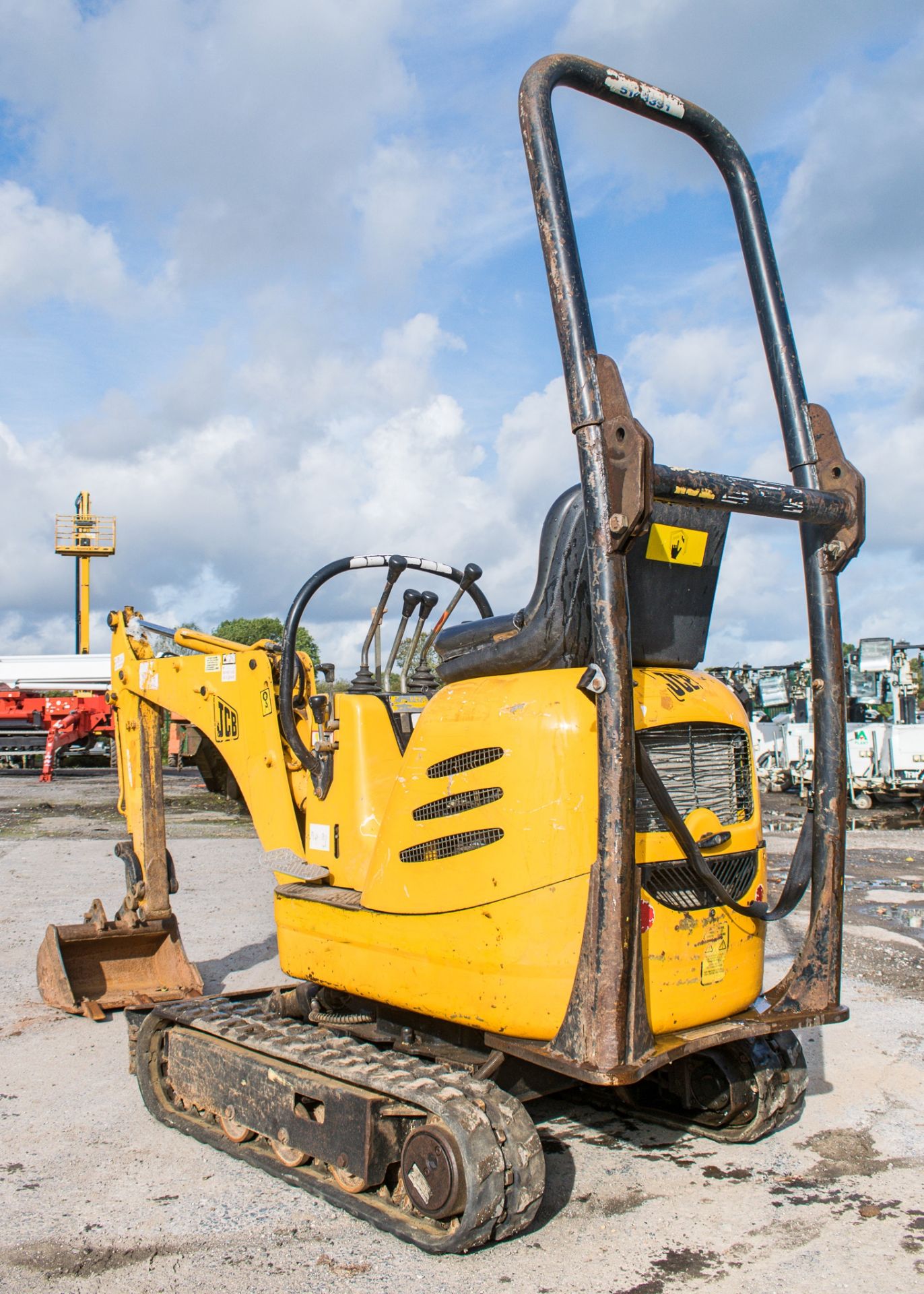 JCB 8008 0.75 tonne rubber tracked micro excavator Year: 2005 S/N:  Recorded Hours: 2838 blade, - Image 3 of 19